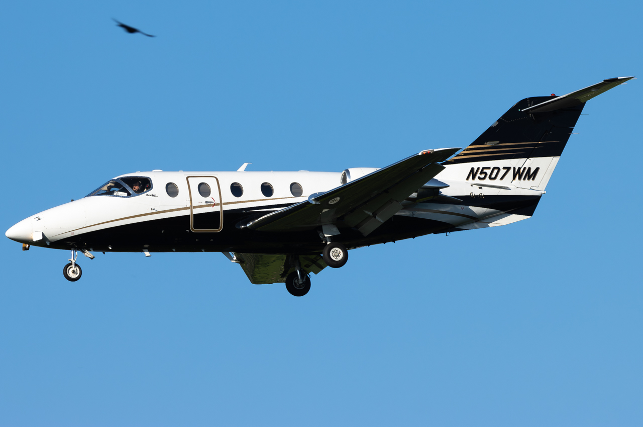 Full size: PRIVATE  Beechcraft Hawker 400 N507WM at Pittsburgh International Airport