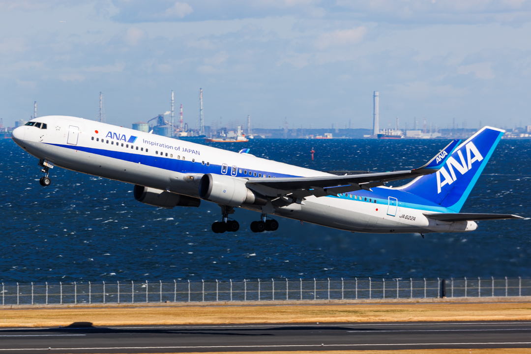 Full size: All Nippon Airways Boeing 767-300ER JA622A at Tokyo-Haneda Airport