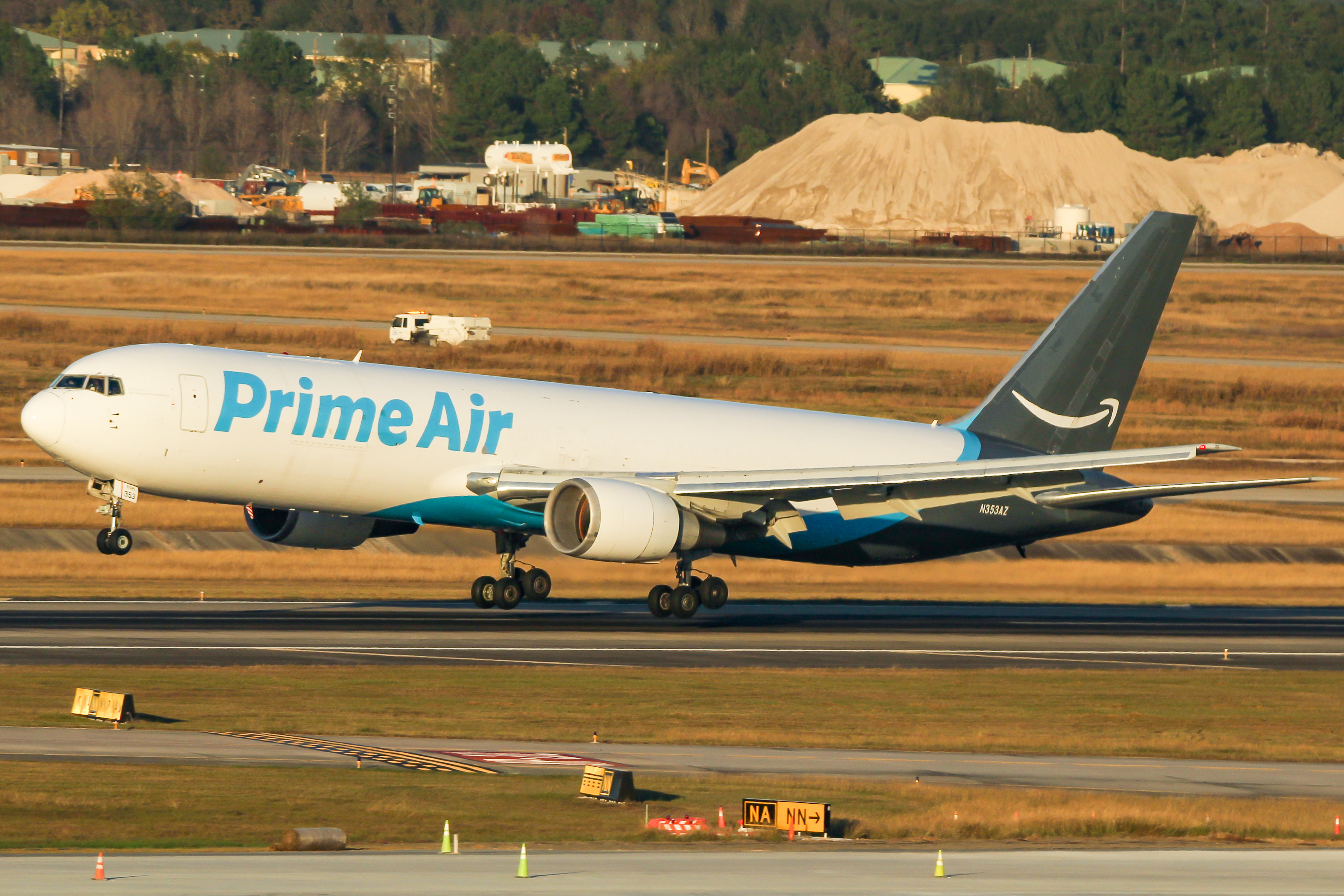 Full size: Amazon Air  Boeing 767-300F N353AZ  at Houston-George Bush Intercontinental Airport