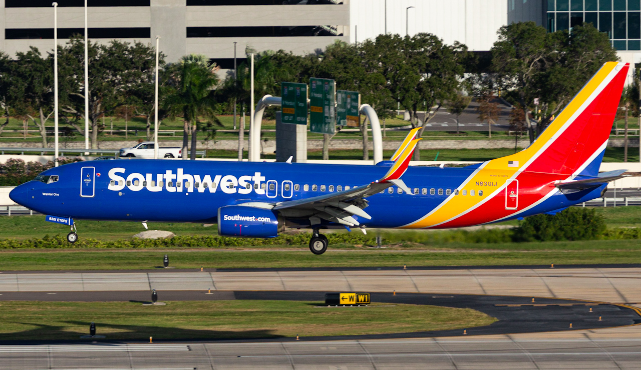 Full size: Southwest Airlines Boeing 737-800 N8301J at Tampa International Airport