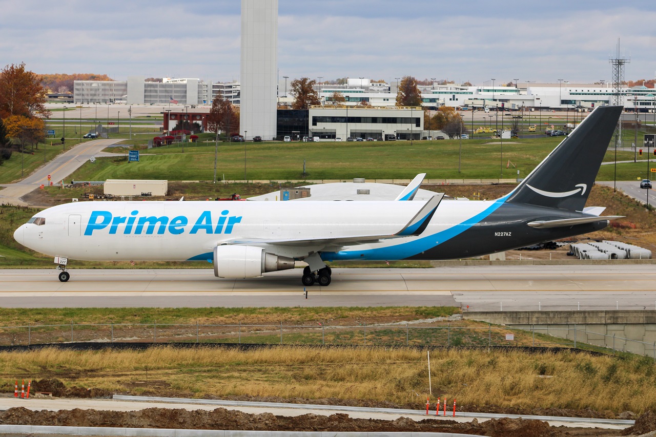 Full size: Prime Air 767-300ER  N227AZ at Cincinnati/Northern Kentucky International Airport