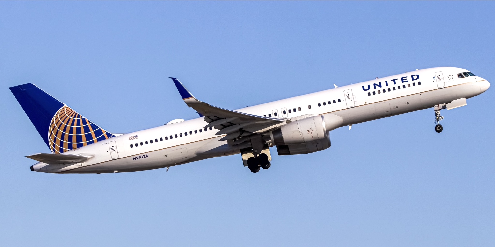 Full size: United Airlines Boeing 757-200 N29124 at General Edward Lawrence Logan International Airport