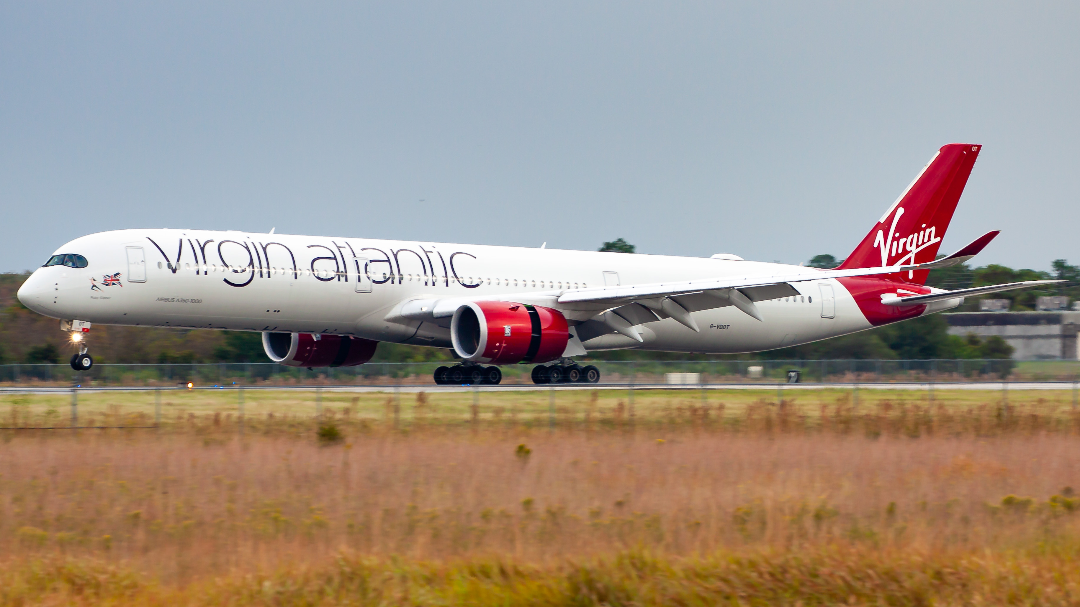 Full size: Virgin Atlantic Airbus A350-1000 G-VDOT at Orlando International Airport