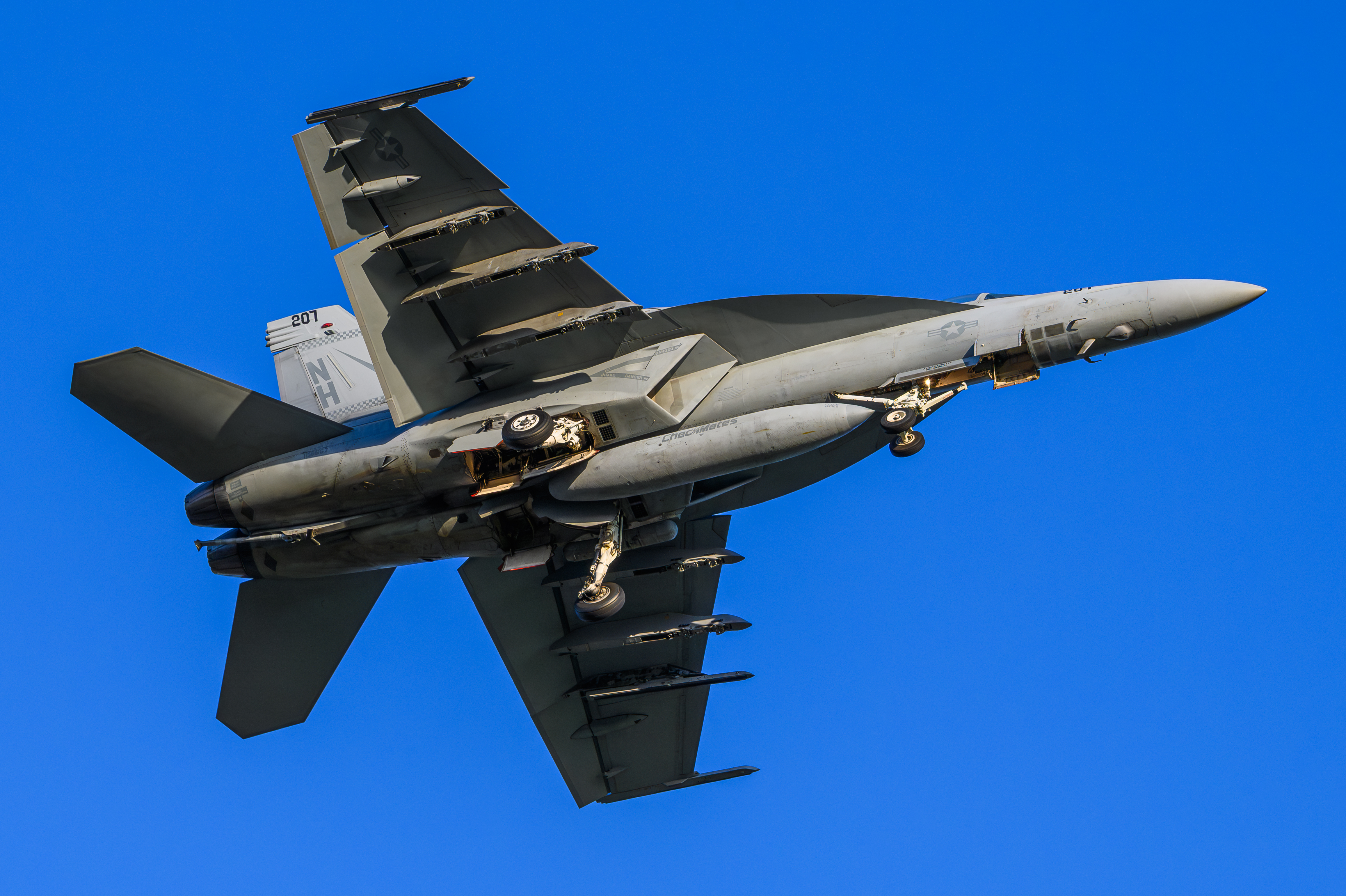 Full size: USN - United States Navy Boeing F/A-18E/F Super Hornet 166657 at Oceana Naval Air Station (Apollo Soucek Field)