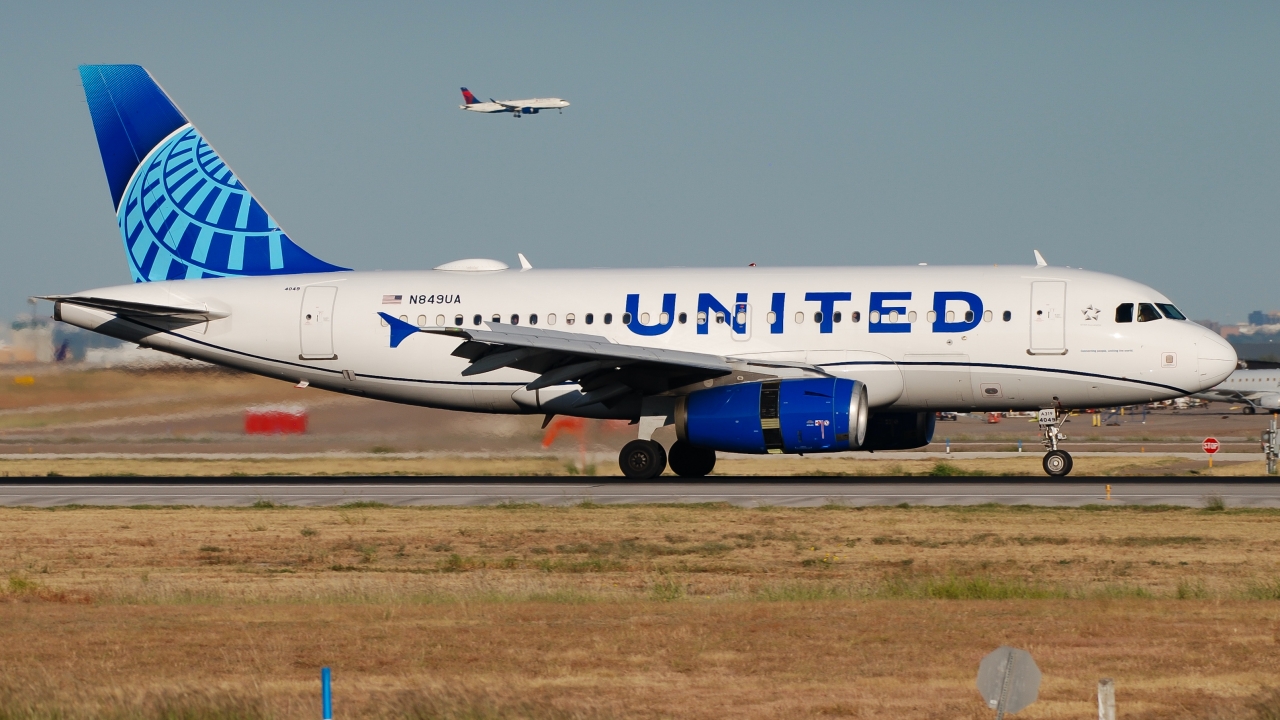 Full size: United Airlines Airbus A319 N849UA at Dallas-Fort Worth International Airport