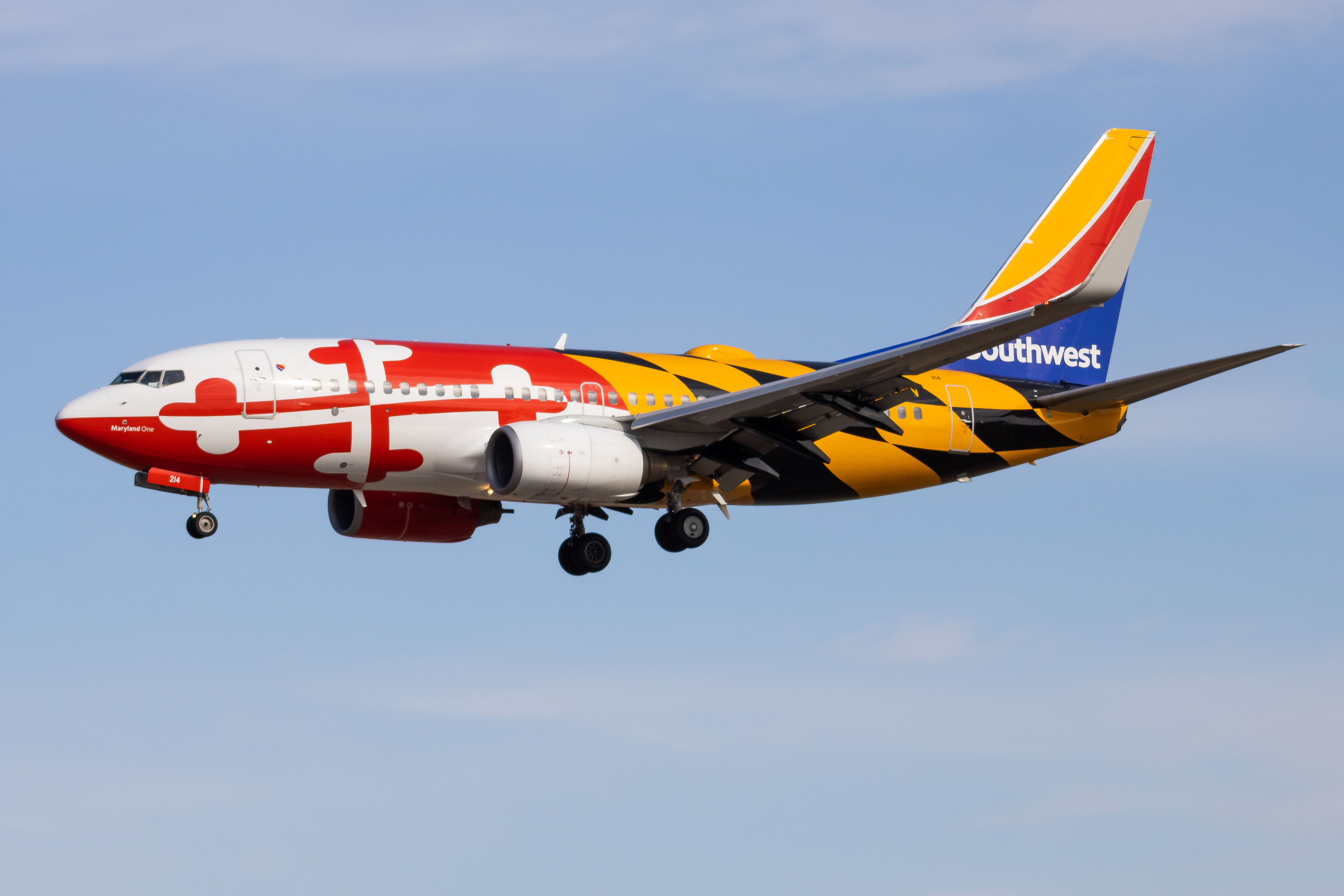Full size: Southwest Airlines Boeing 737-700 N214WN at Baltimore/Washington International Thurgood Marshall Airport