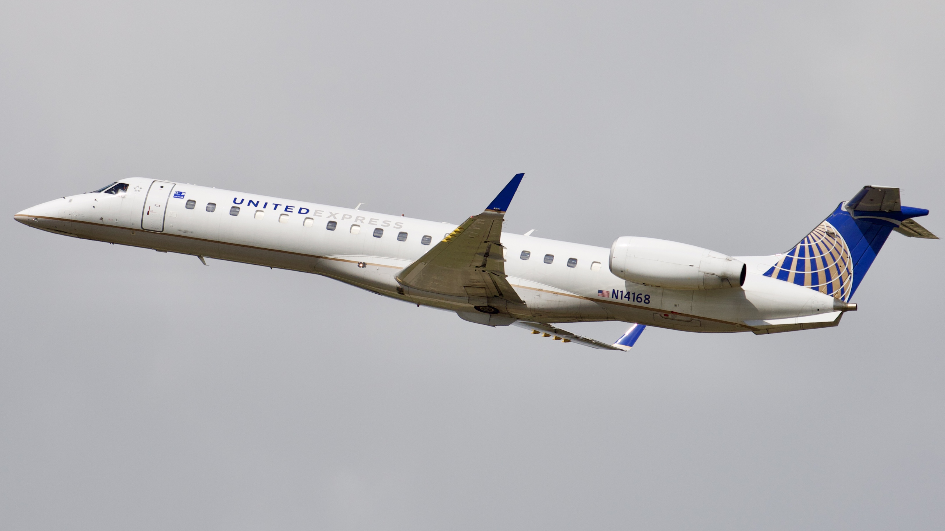 Full size: United Express Embraer ERJ145 N14168 at Houston-George Bush Intercontinental Airport
