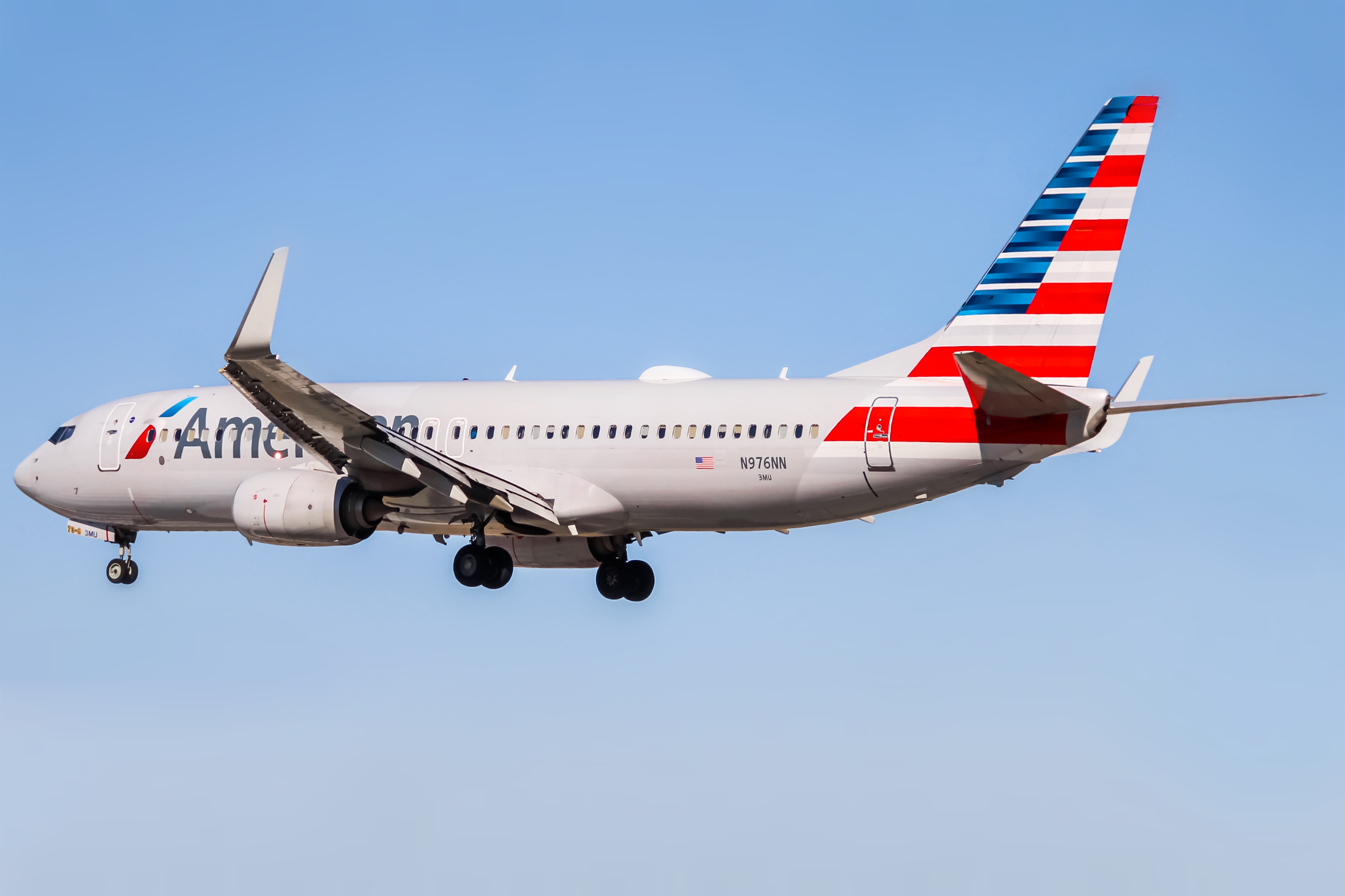 Full size: American Airlines Boeing 737-800 N976NN at Baltimore/Washington International Thurgood Marshall Airport