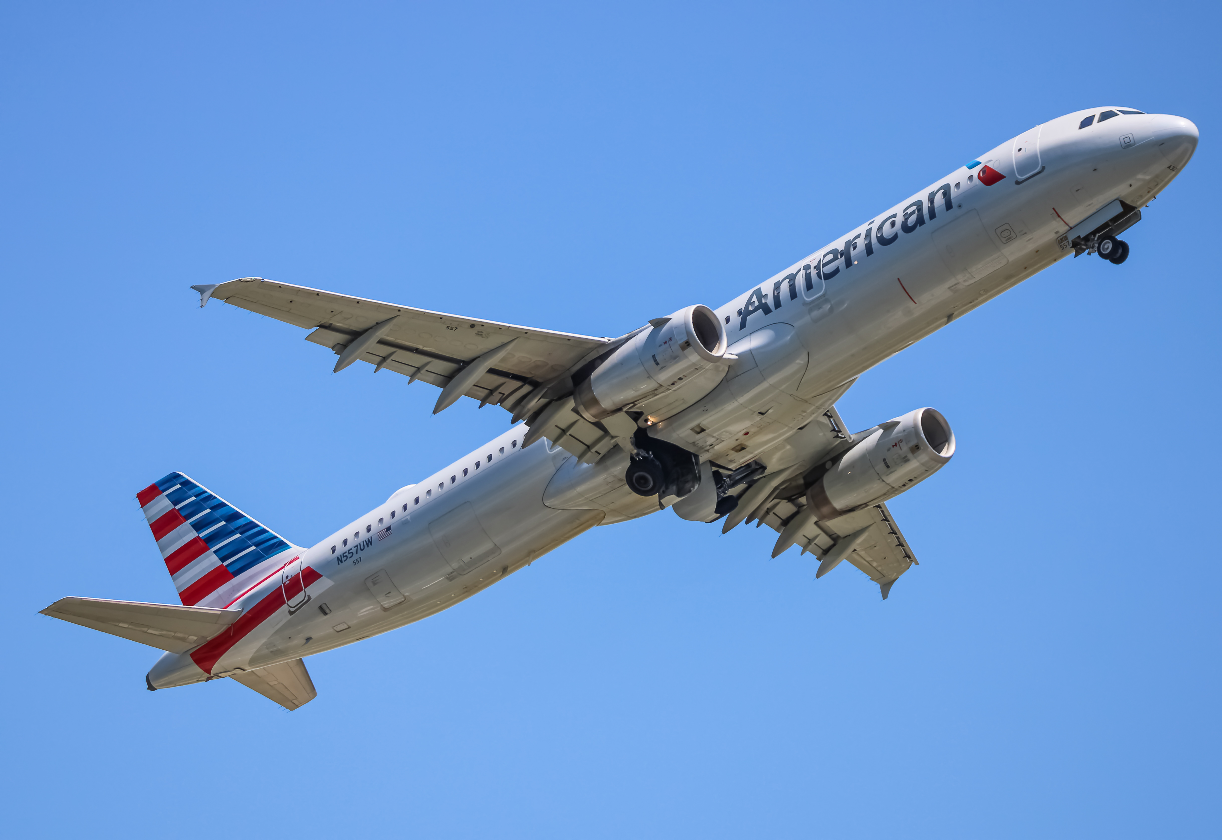Full size: American Airlines Airbus A321-200 N557UW at Baltimore/Washington International Thurgood Marshall Airport
