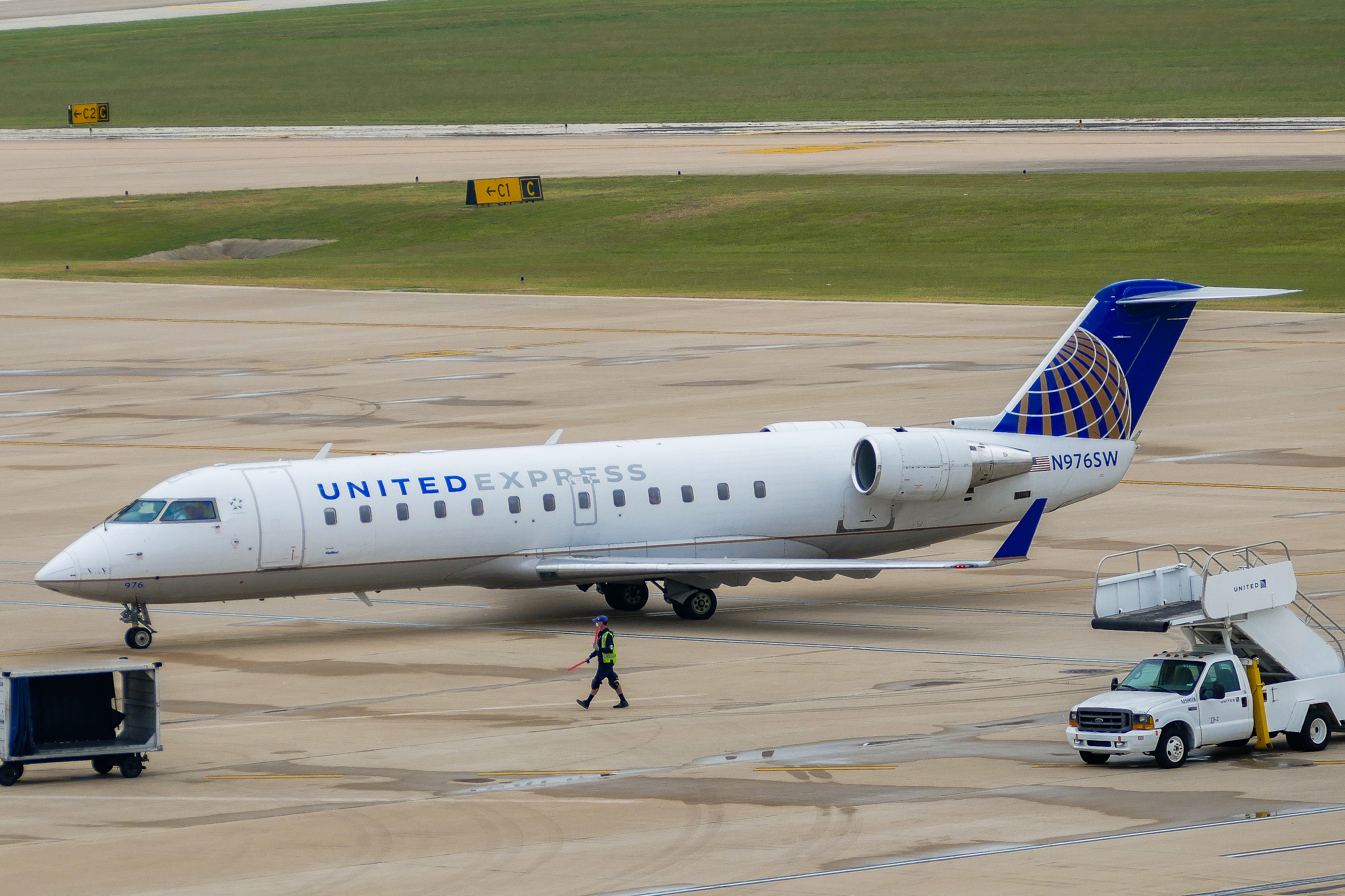 Full size: United Express Mitsubishi CRJ-200 N976SW  at Austin-Bergstrom International Airport