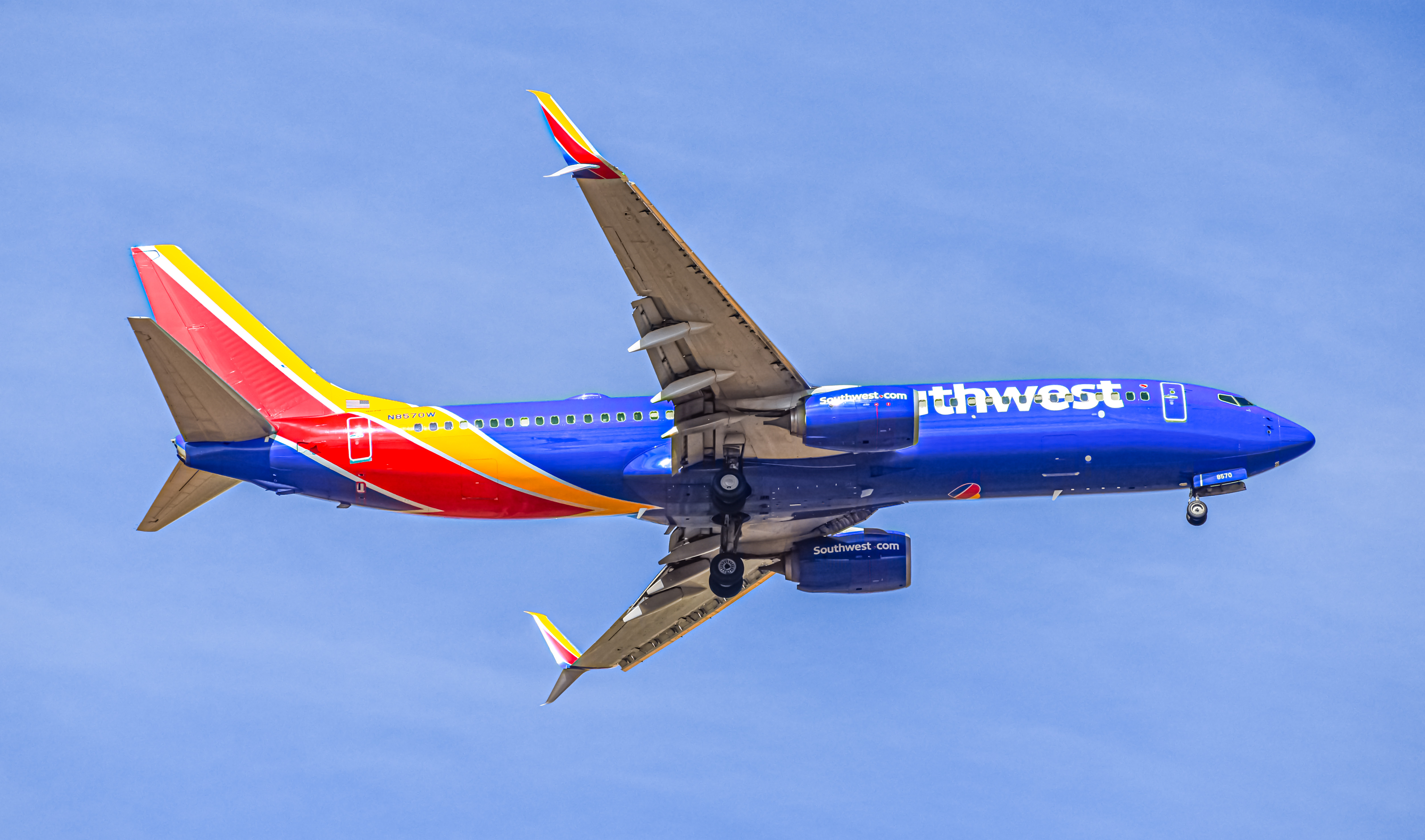 Full size: Southwest Airlines Boeing 737-800 N8570W at Denver International Airport