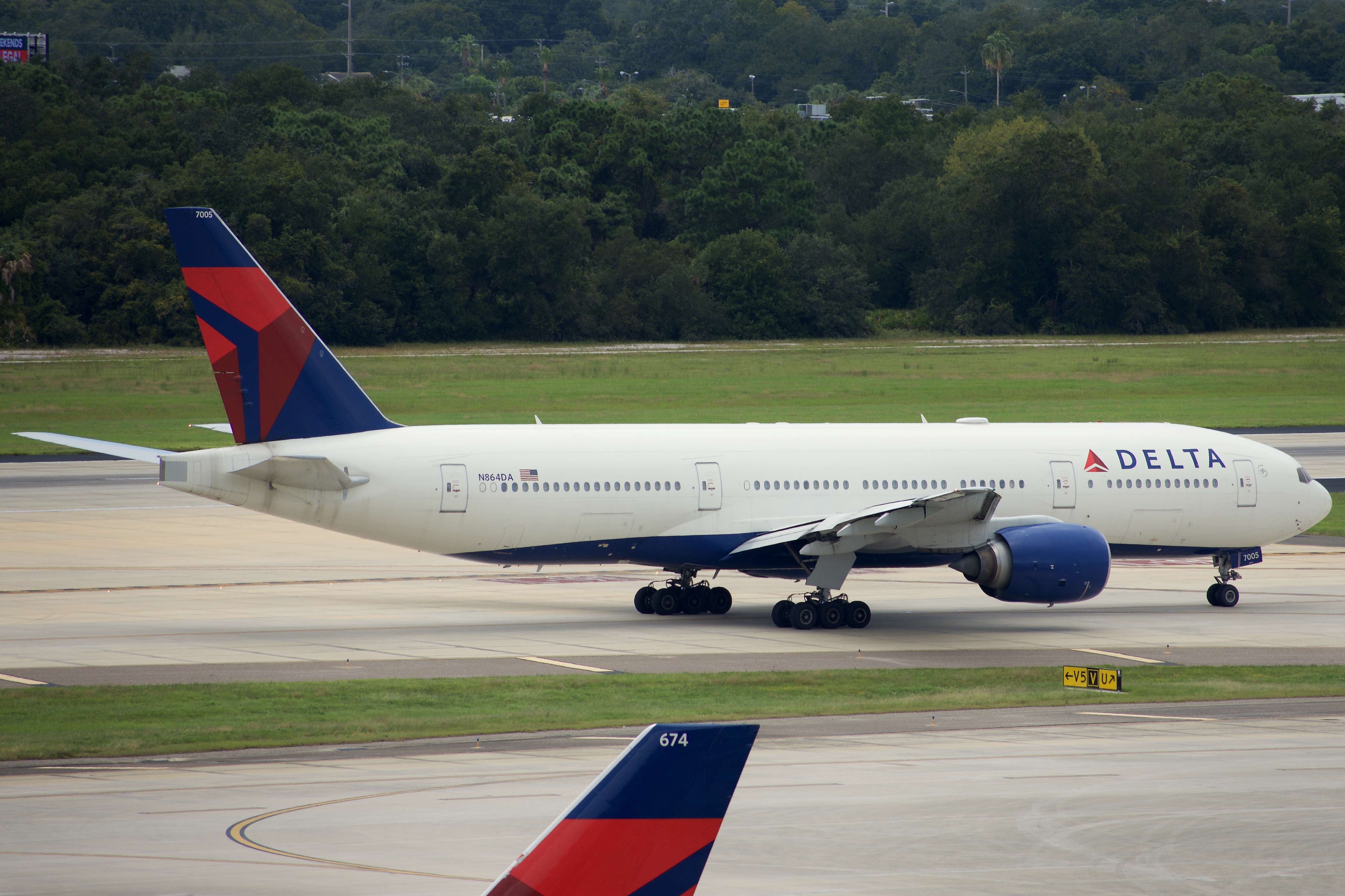 Full size: Delta Airlines Boeing 777-200ER N864DA at Tampa International Airport