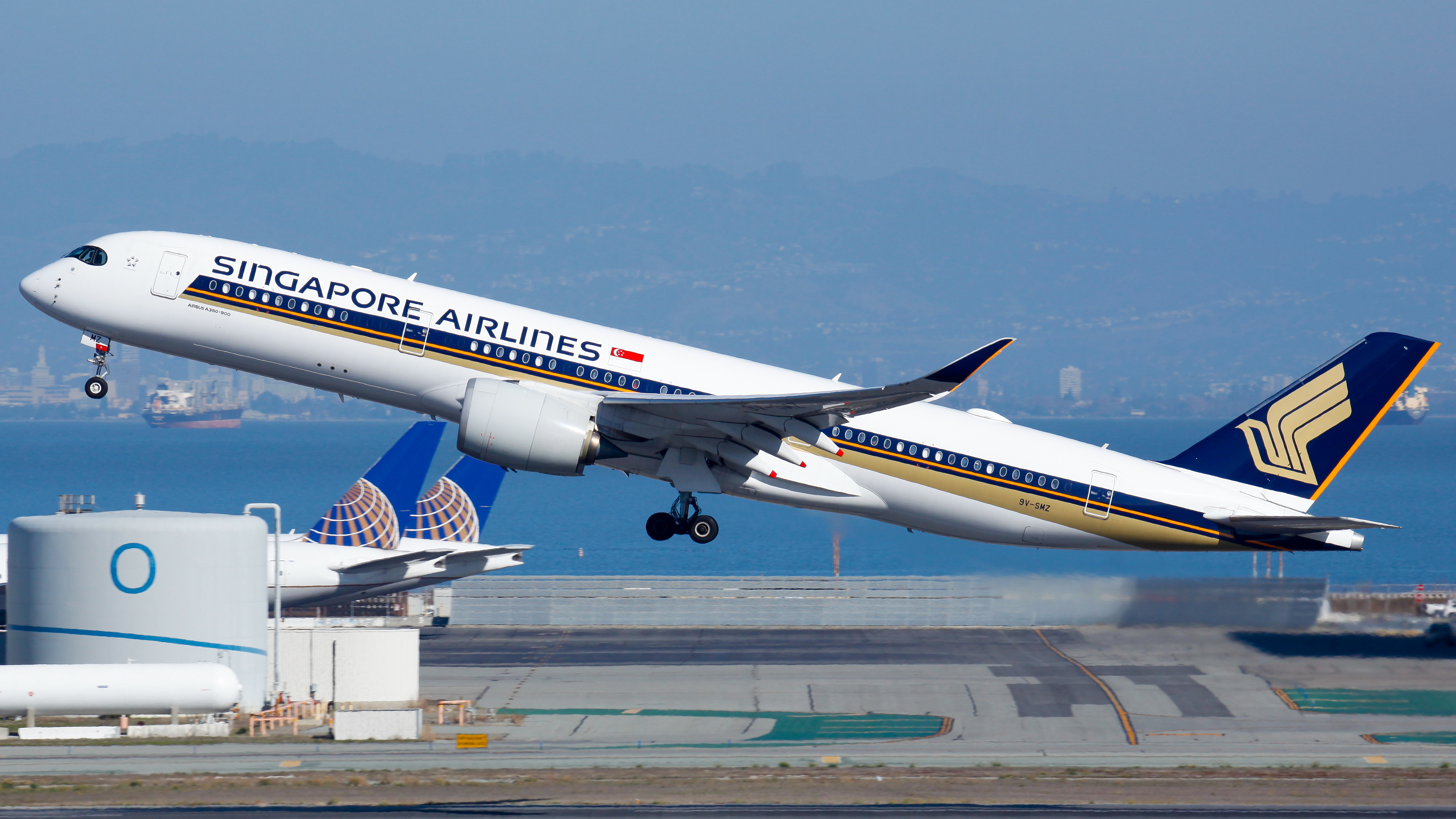 Full size: Singapore Airlines Airbus A350-900 9V-SMZ at San Francisco International Airport
