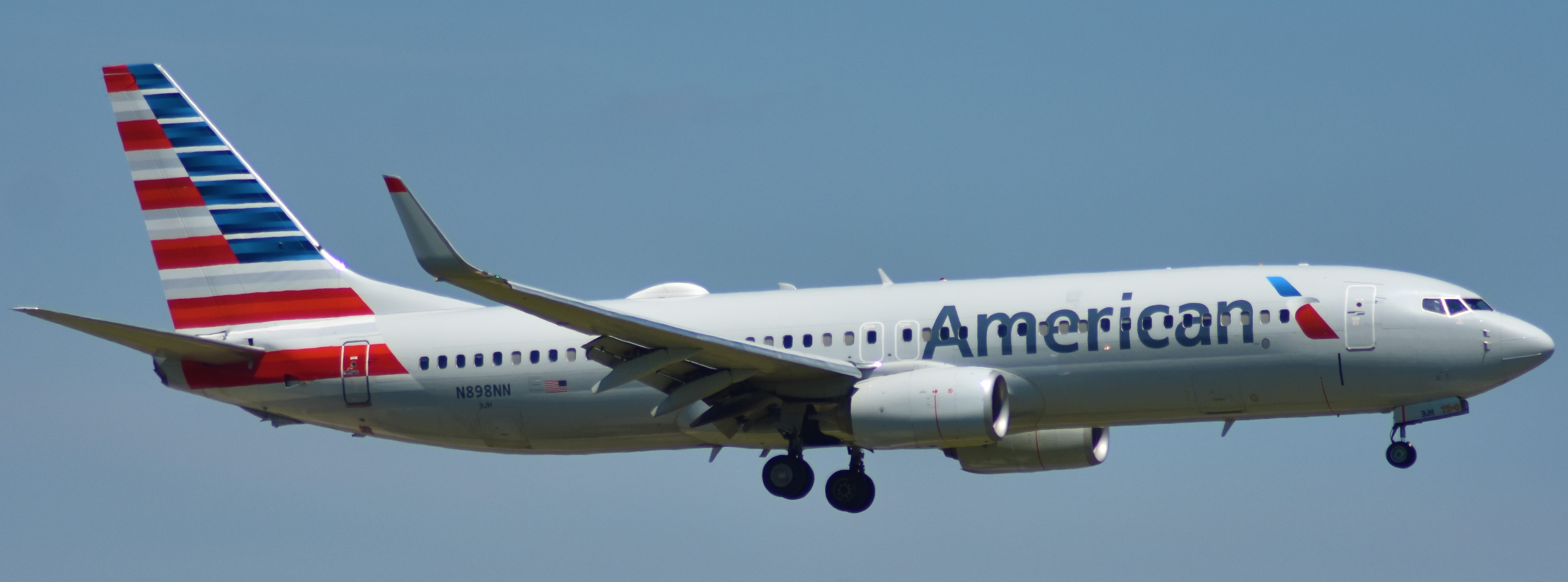 Full size: American Airlines Boeing 737-800 N898NN at Chicago O'Hare International Airport