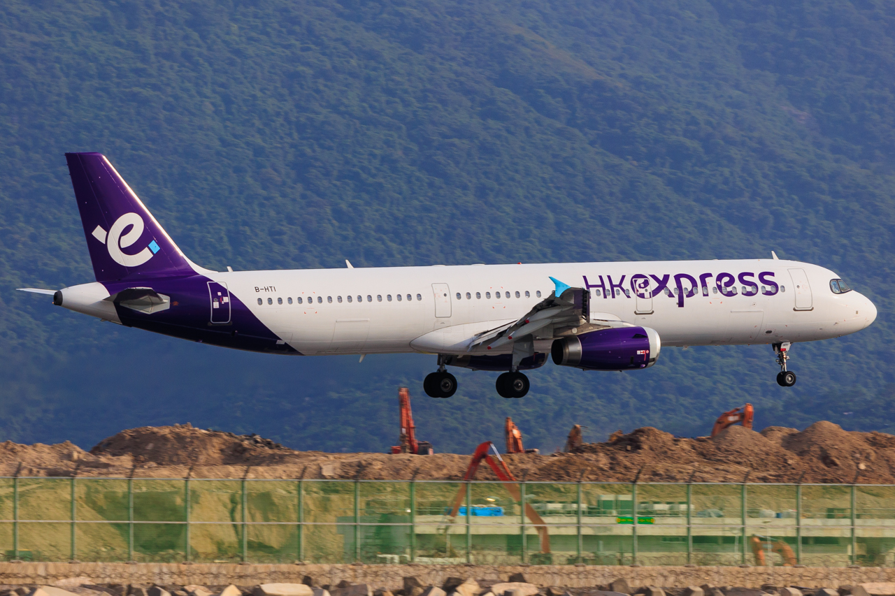 Full size: Hong Kong Express Airbus A321-200 B-HTI at Hong Kong International Airport