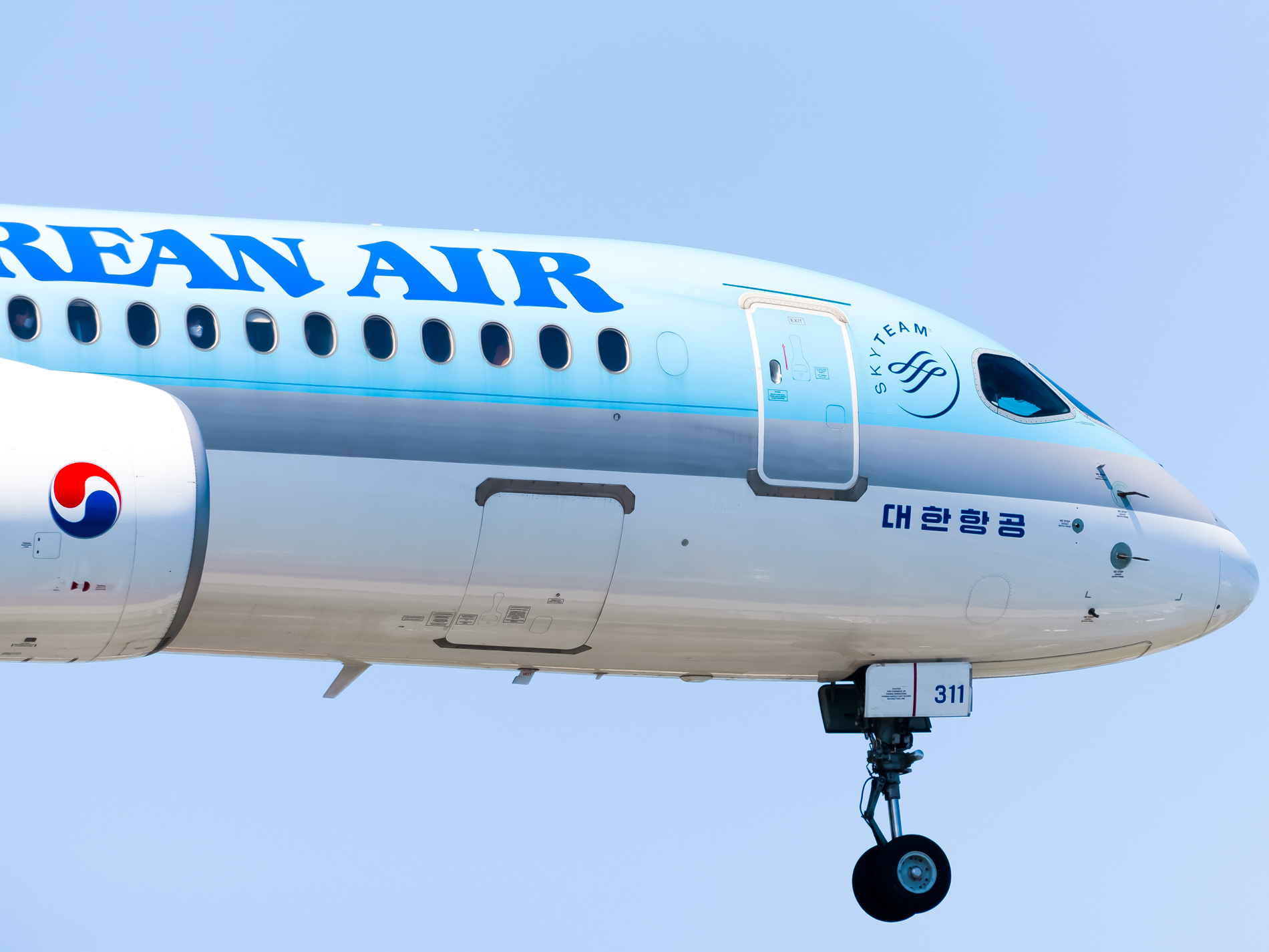 Full size: Korean Air Airbus A220-300 HL8311 at Gimhae International Airport