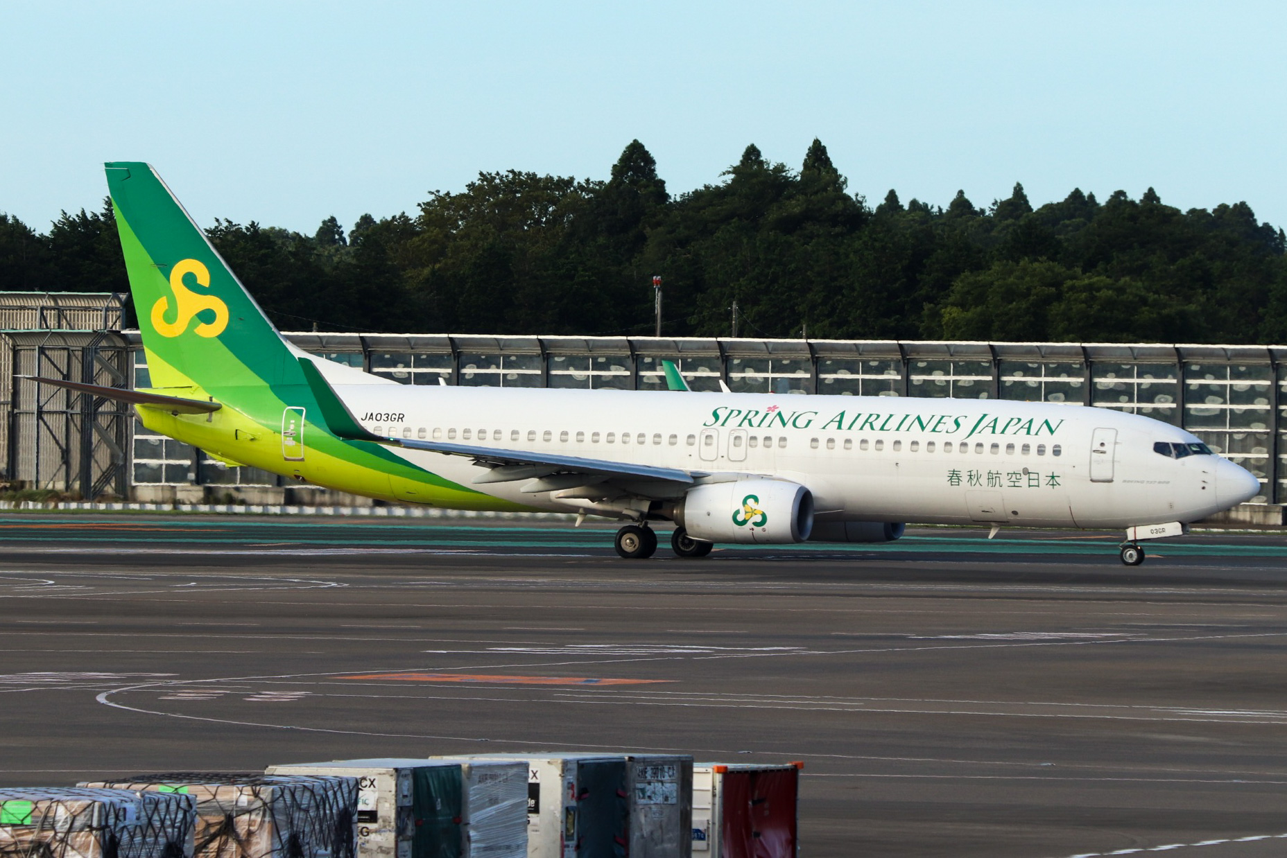 Full size: Spring Airlines Japan Boeing 737-800 JA03GR at Tokyo-Narita International Airport
