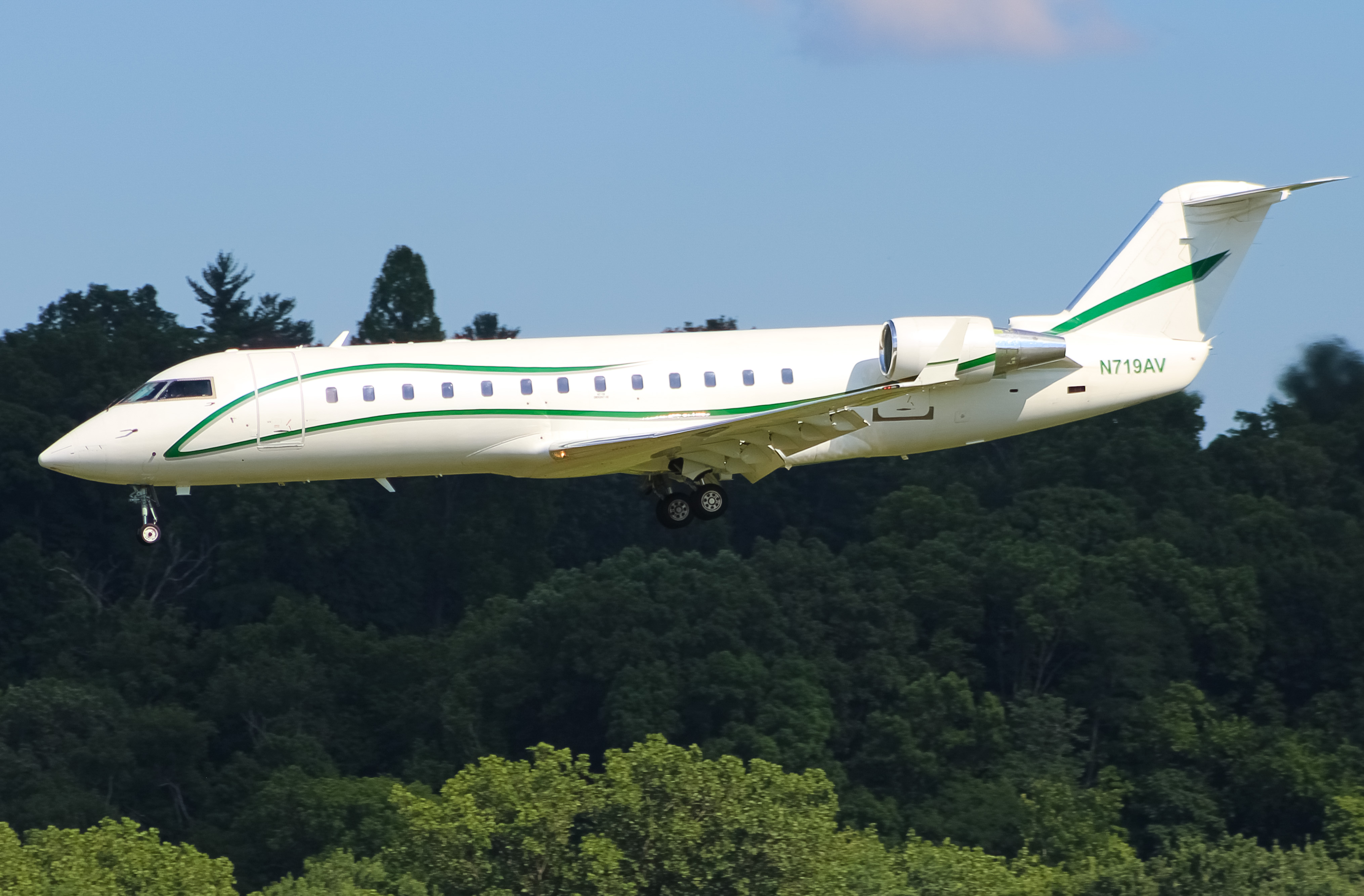 Full size: PRIVATE  Mitsubishi CRJ-100 N719AV at Cincinnati Municipal Airport/Lunken Field