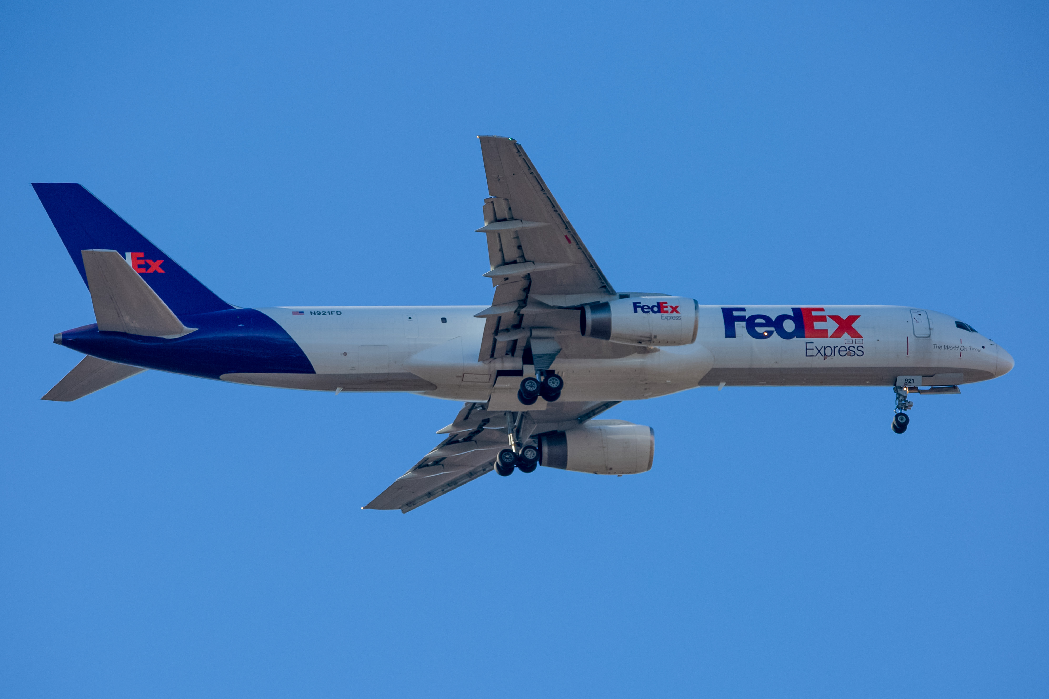 Full size: FedEx Boeing 757-200 N921FD at Baltimore/Washington International Thurgood Marshall Airport
