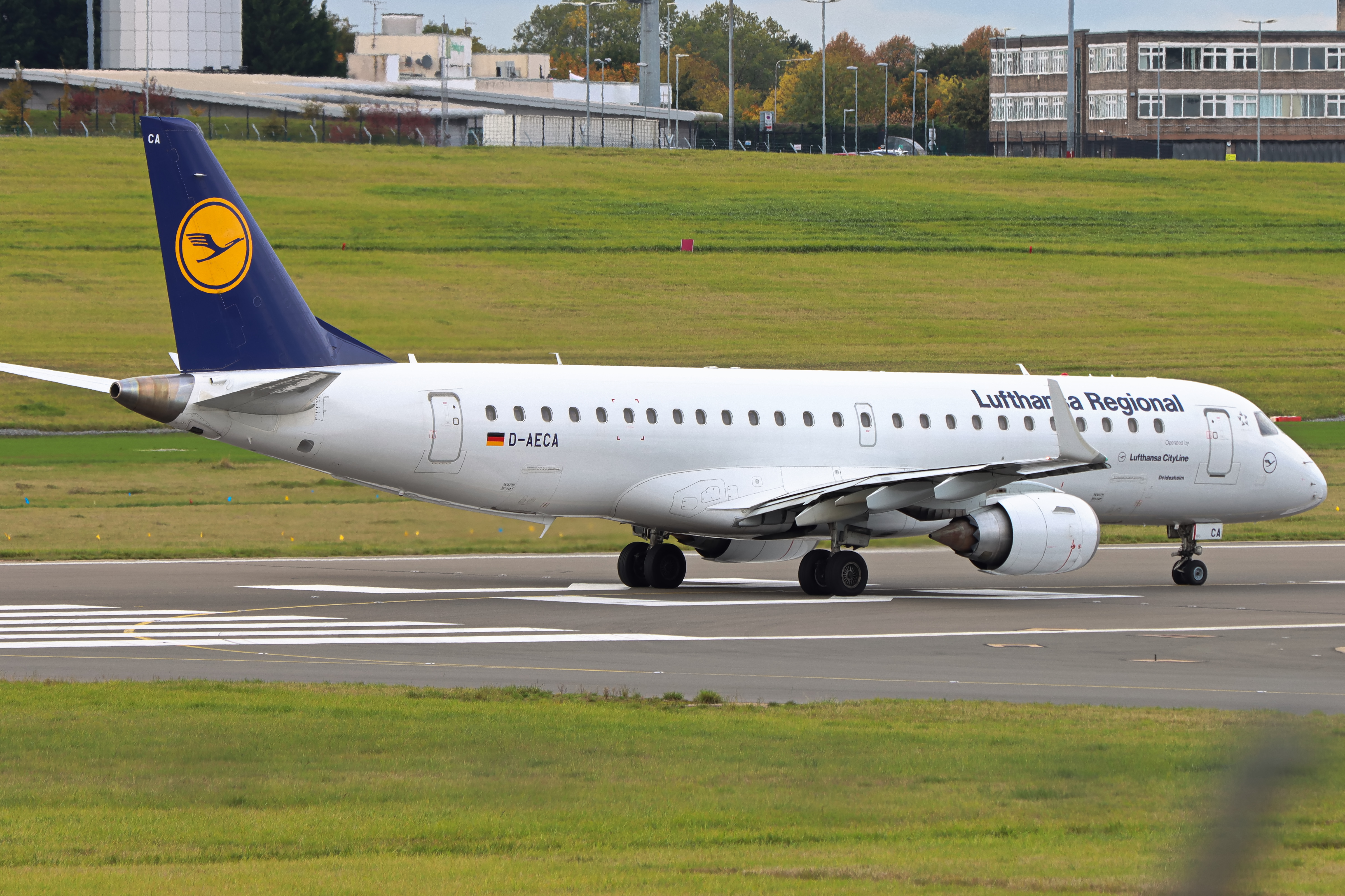Full size: Lufthansa CityLine ERJ-190LR D-AECA at Birmingham Airport