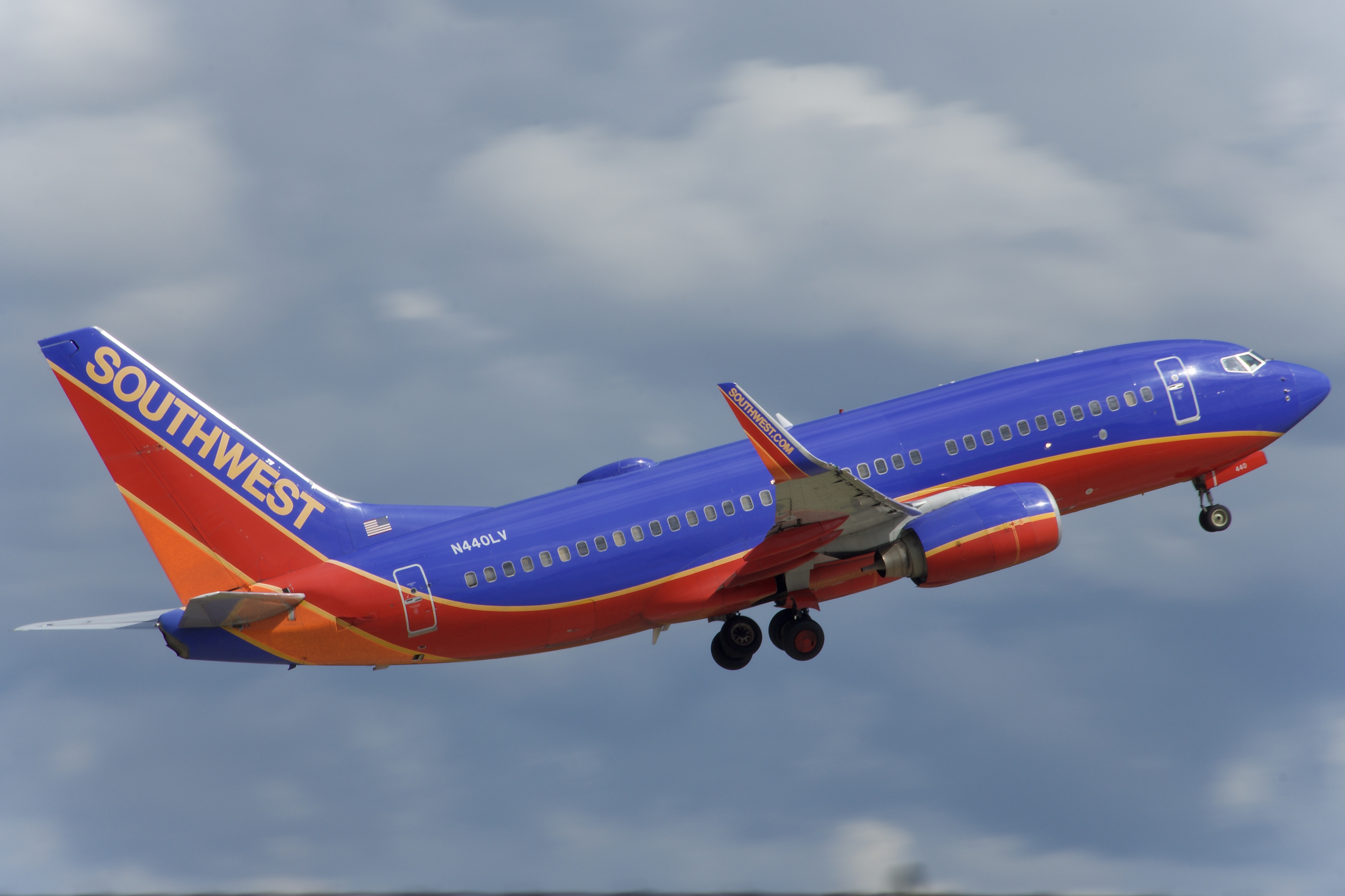 Full size: Southwest Airlines Boeing 737-700 N440LV at Orlando International Airport