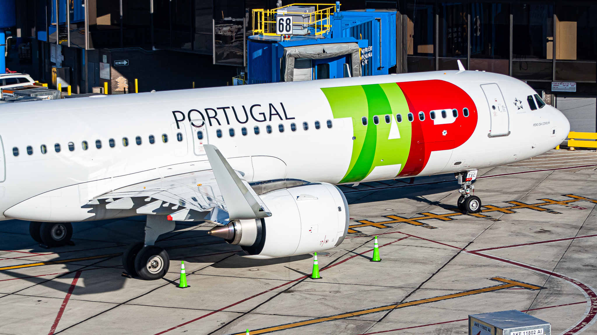 Full size: TAP Air Portugal Airbus A321NEO CS-TXC at Newark Liberty International Airport