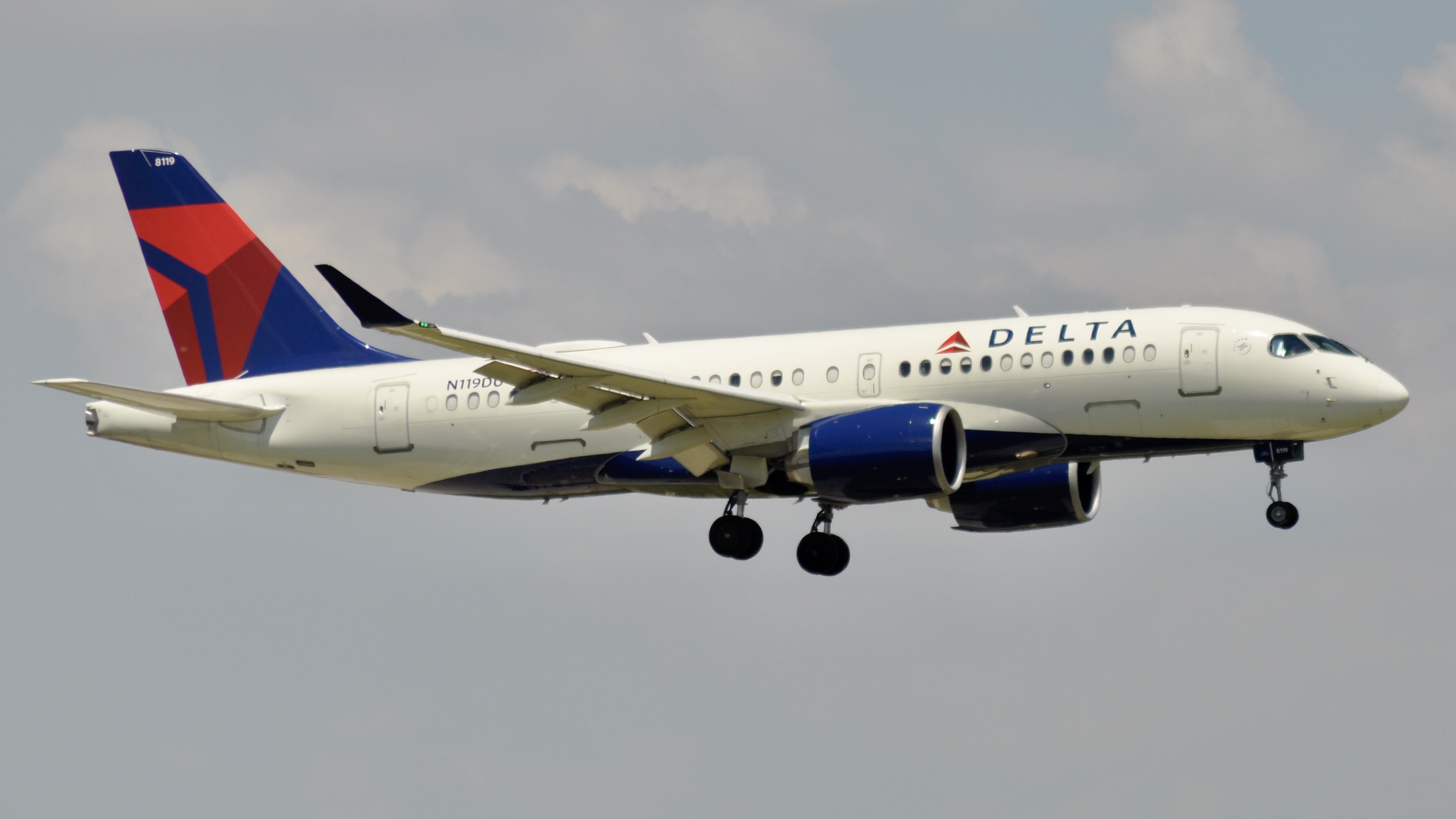 Full size: Delta Airlines Airbus A220-100 N113DQ at Chicago O'Hare International Airport