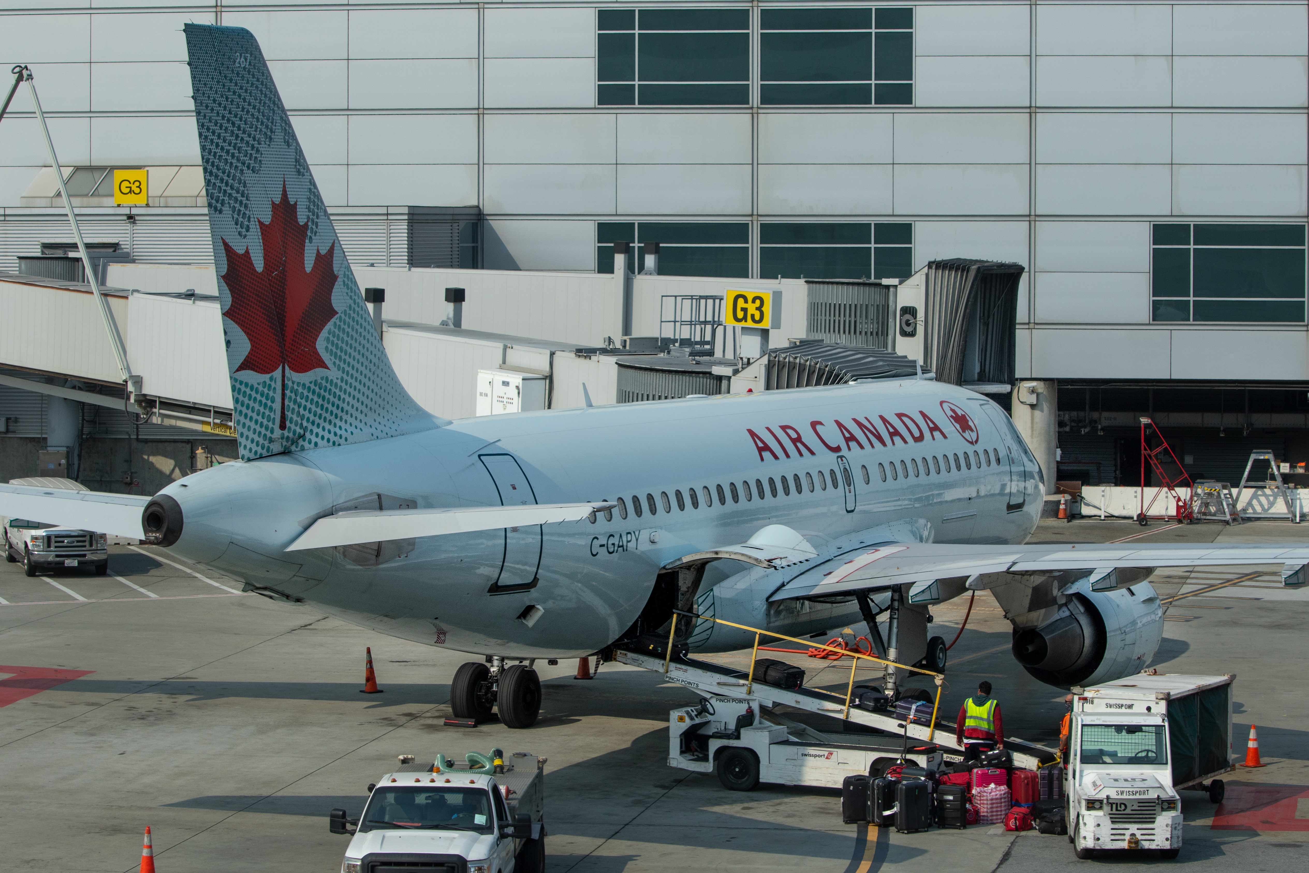 Full size: Air Canada Airbus A319 C-GAPY at San Francisco International Airport