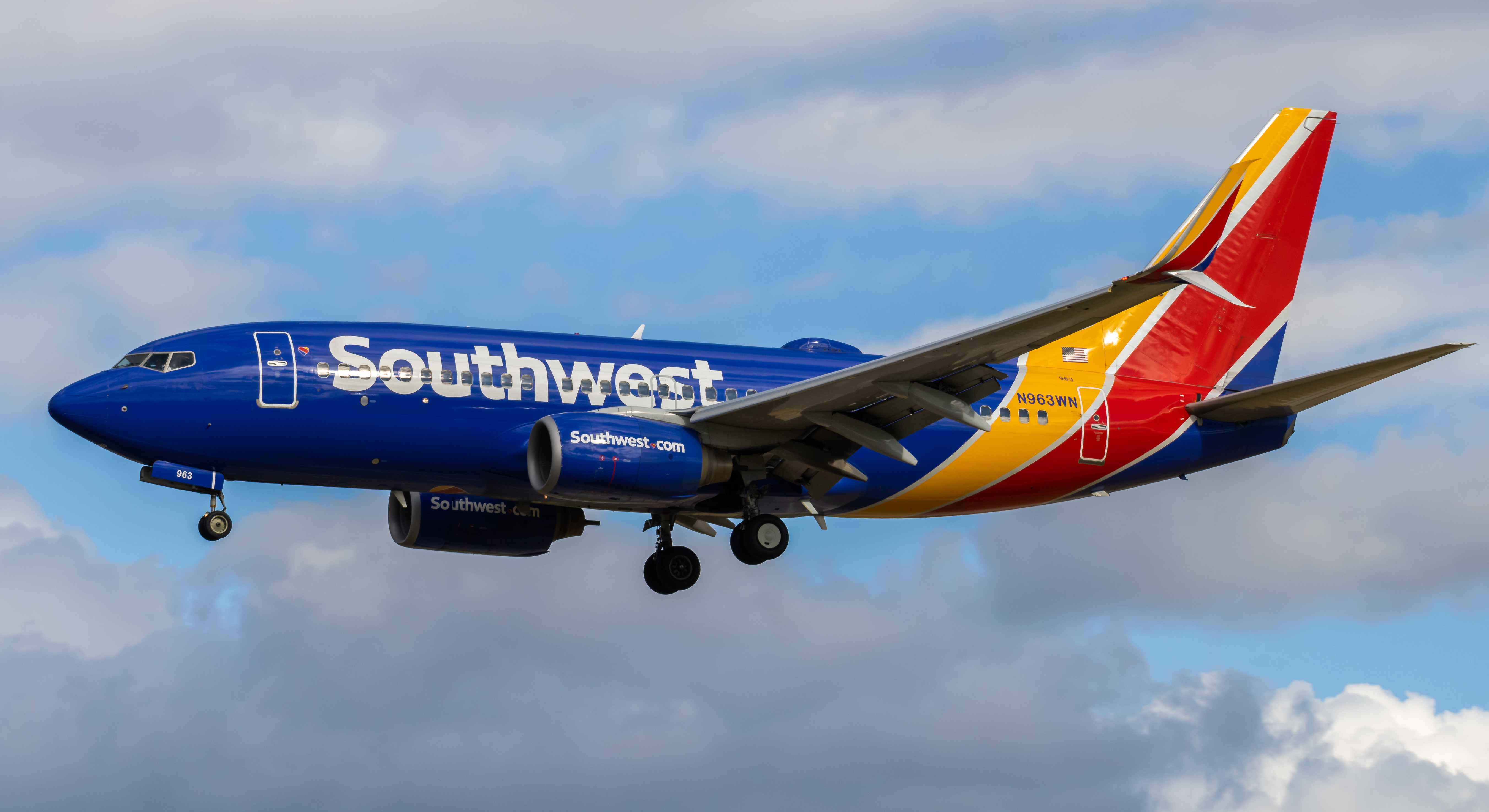 Full size: Southwest Airlines Boeing 737-700 N963WN at Baltimore/Washington International Thurgood Marshall Airport