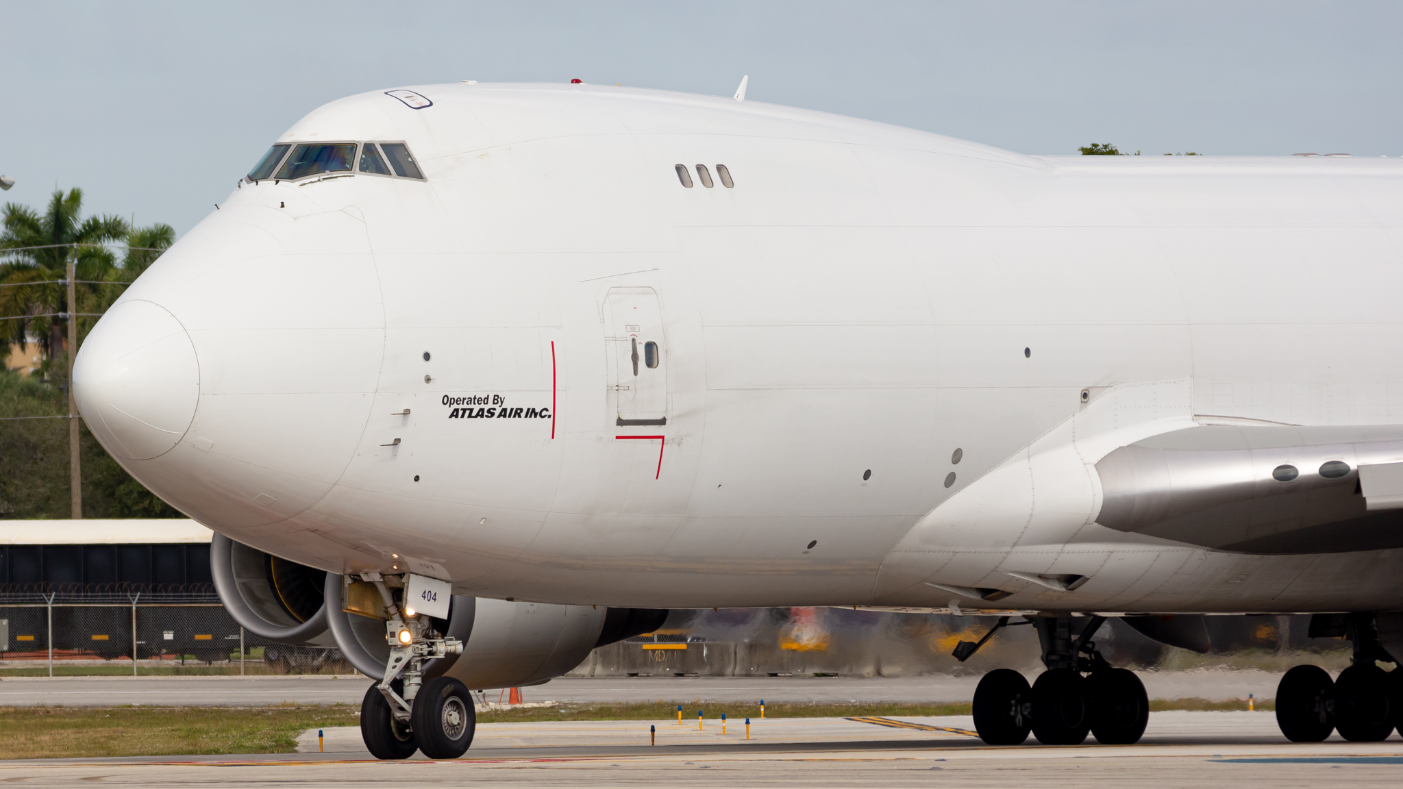 Full size: Atlas Air Boeing 747-400F N404KZ at Miami International Airport