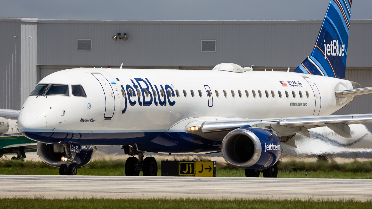 Full size: JetBlue Airways Embraer E195 N348JB at Fort Lauderdale/Hollywood International Airport