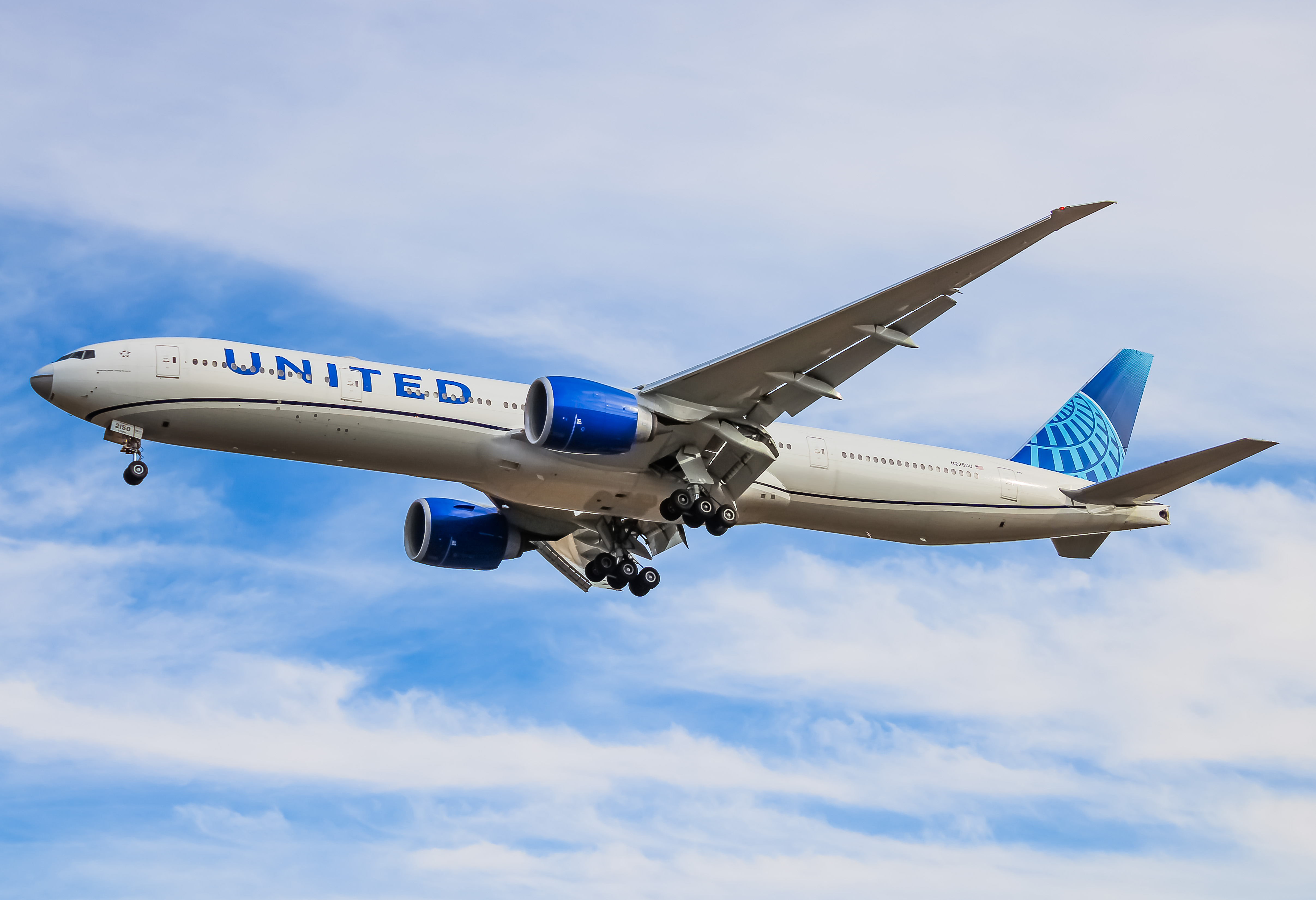 Full size: United Airlines Boeing 777-300ER N2250U at Washington Dulles International Airport