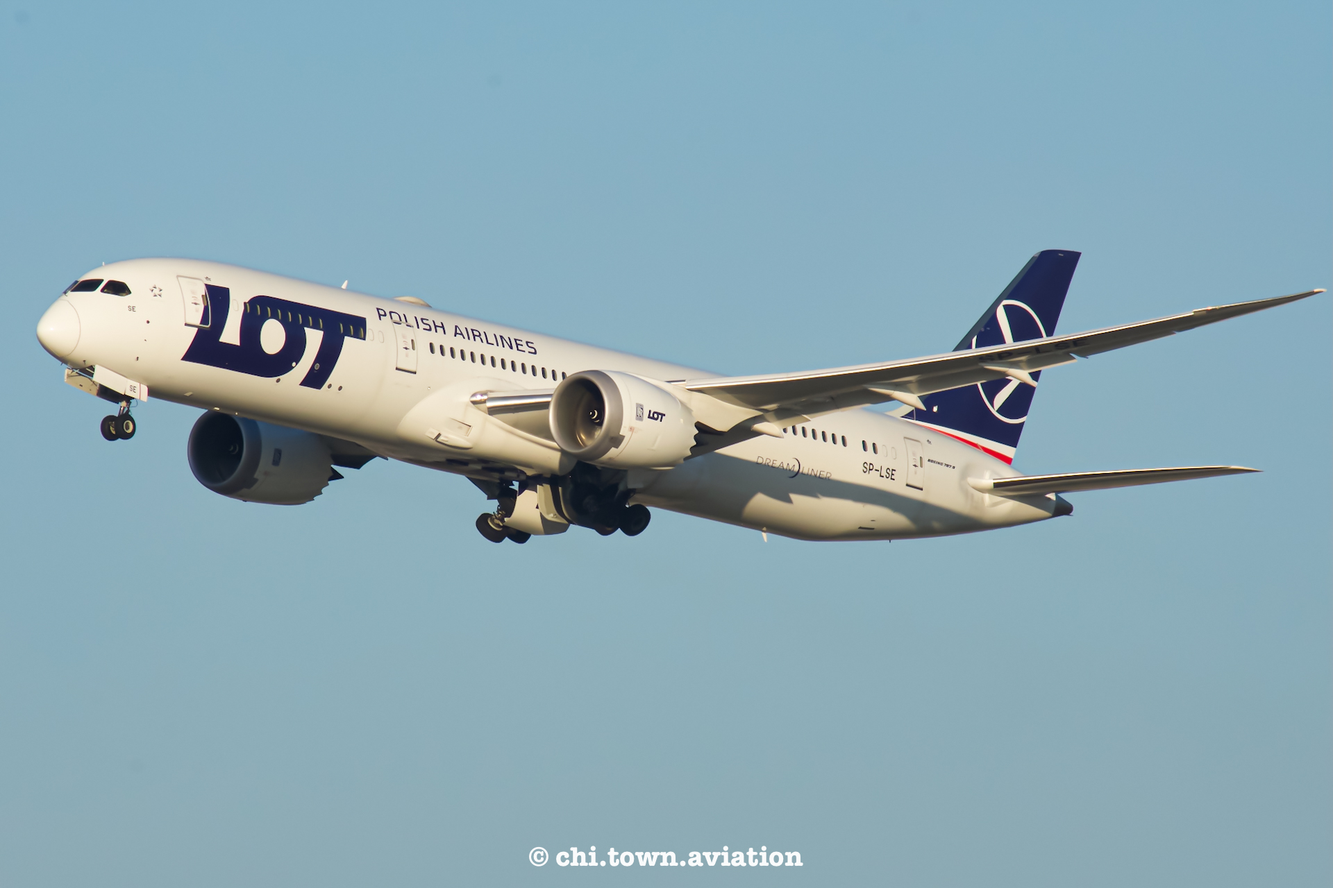 Full size: LOT Polish Airlines Boeing 787-9 SP-LSE at Chicago O'Hare International Airport
