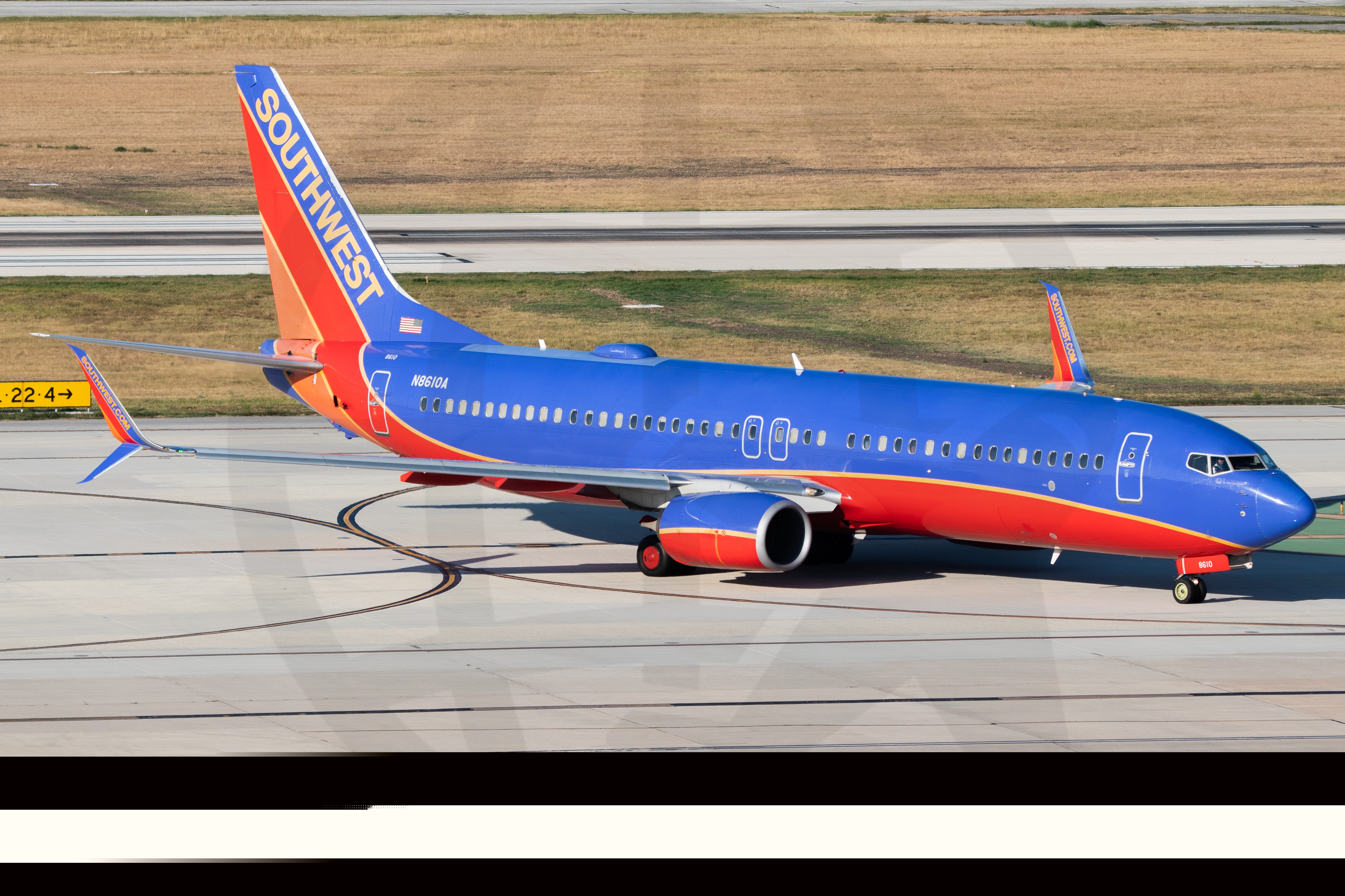 Full size: Southwest Airlines Boeing 737-800 N8610A at San Antonio International Airport