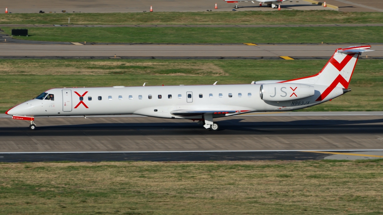 Full size: JSX Embraer ERJ145 N963JX at Dallas Love Field Airport