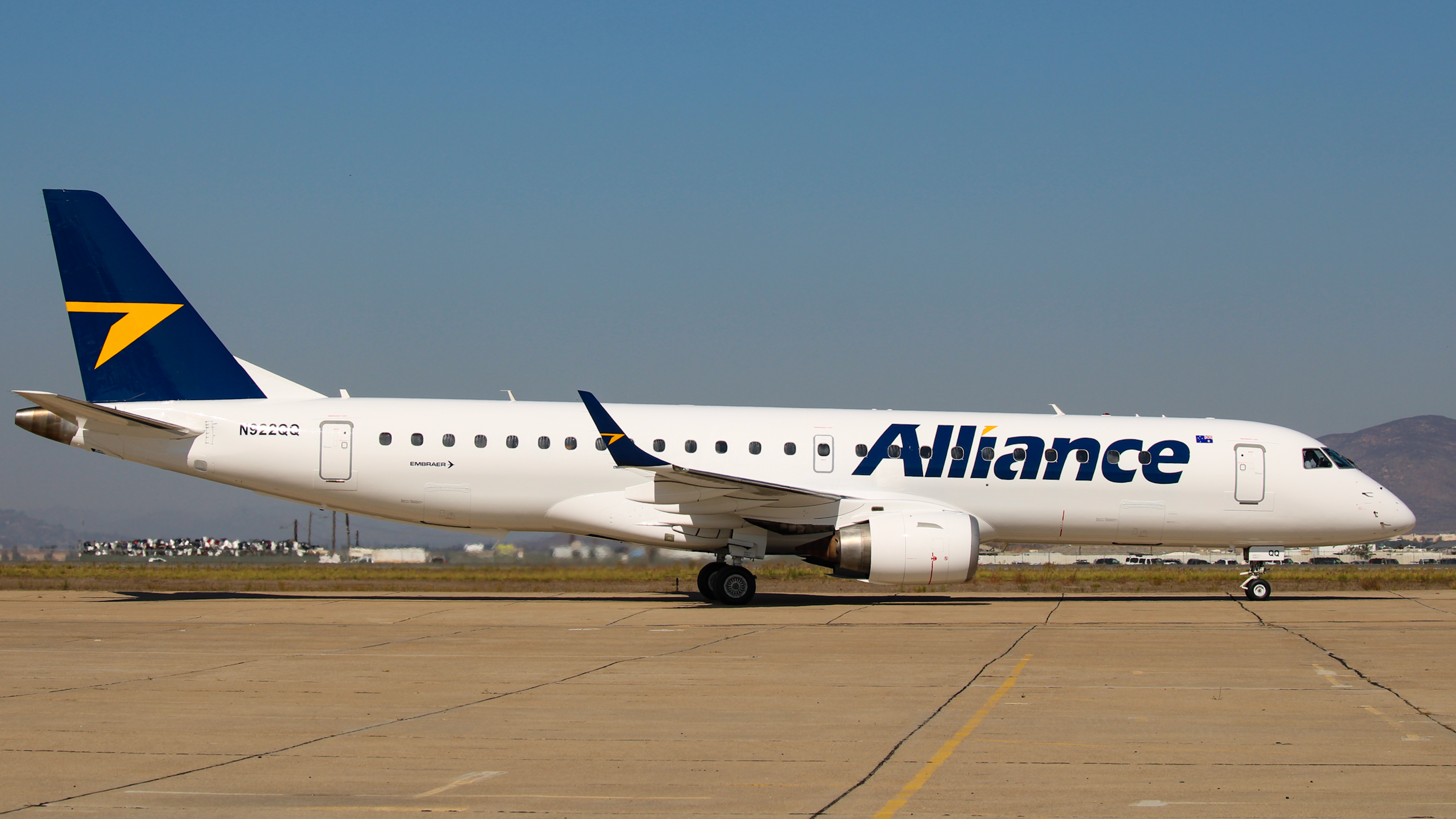 Full size: Alliance Airlines Embraer E190 N922QQ at Brown Field Municipal Airport
