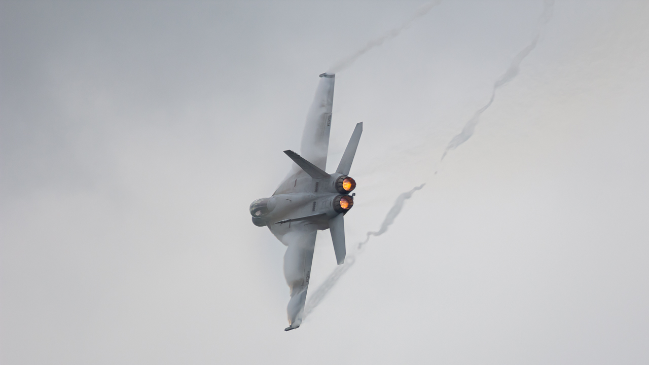 Full size: US Navy Boeing F/A-18E/F Super Hornet 166617 at James M Cox Dayton International Airport