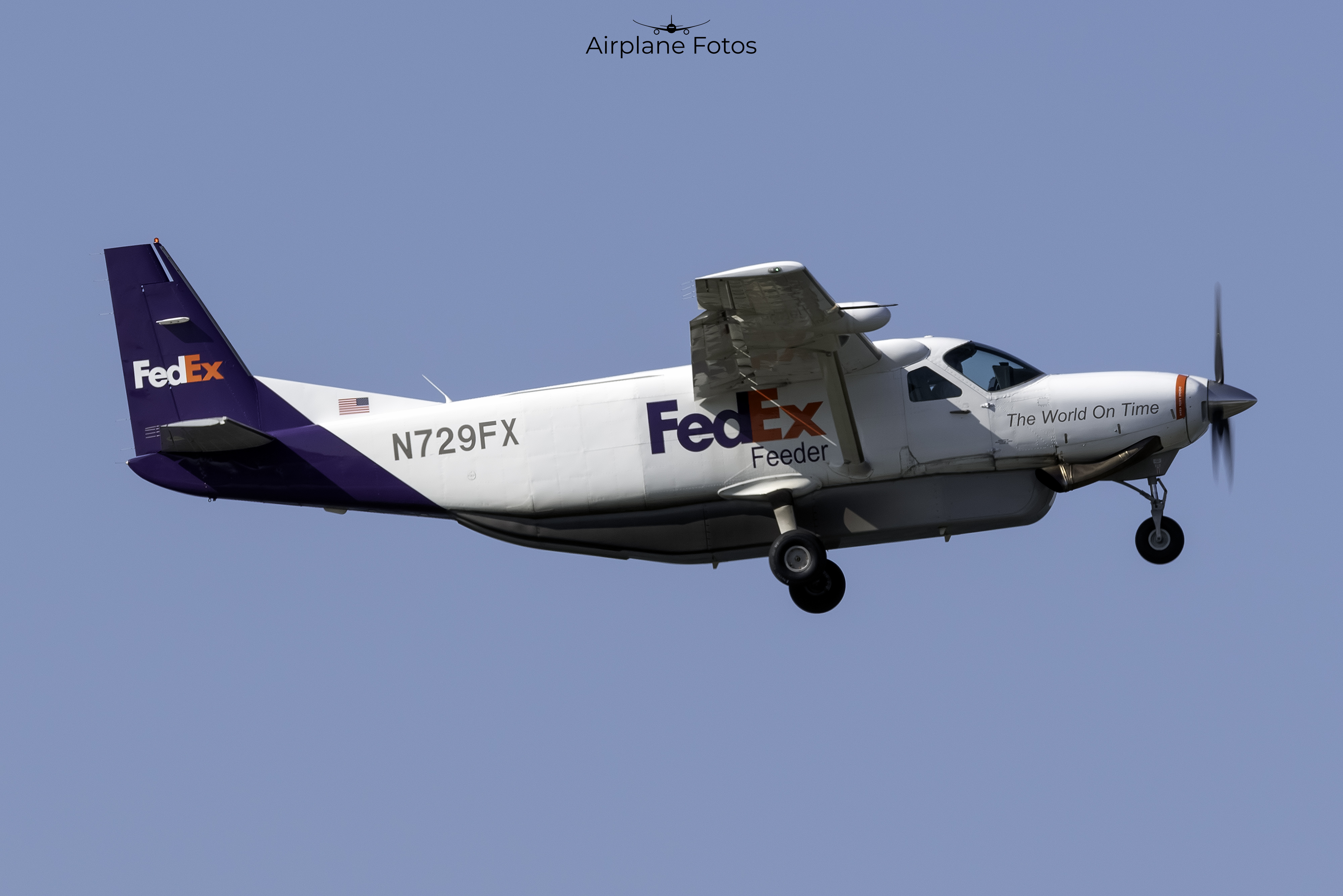 Full size: FedEx Cessna 208 N729FX at Harrisburg International Airport