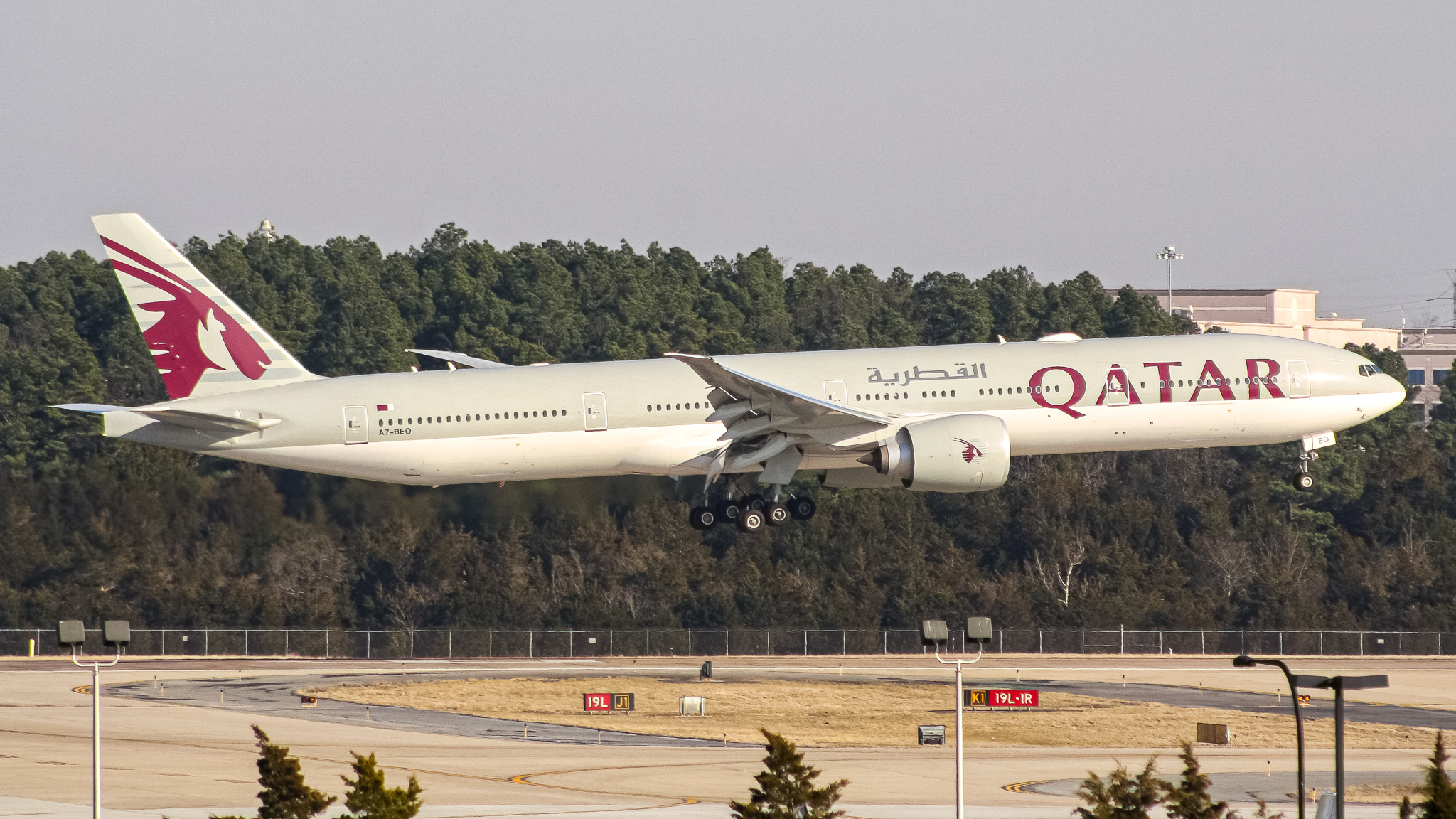 Full size: Qatar Airways Boeing 777-300ER A7-BEO at Washington Dulles International Airport