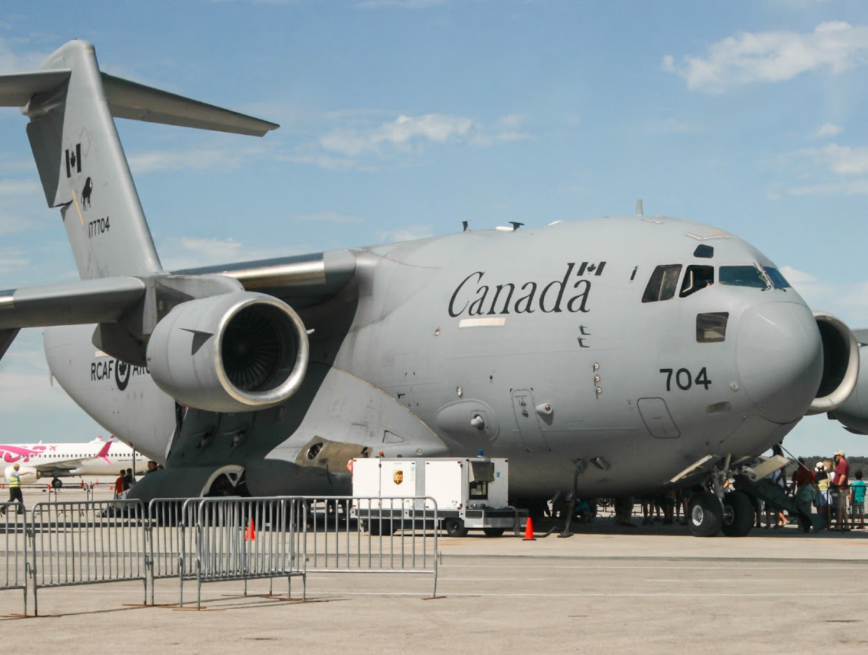 Full size: Royal Canadian Air Force Boeing C-17 Globemaster III 177704 at Hamilton John C. Munro International Airport