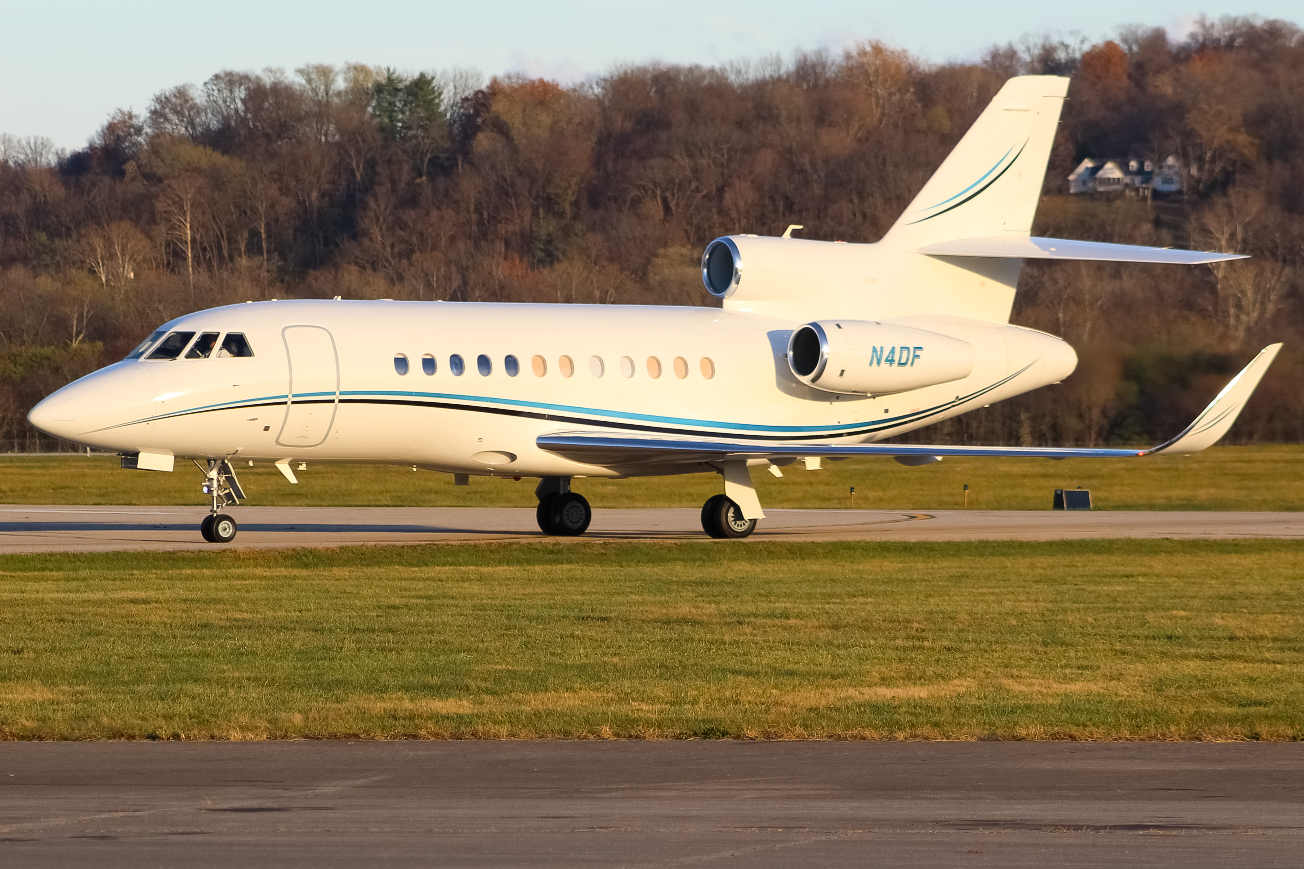 Full size: PRIVATE Dassault Falcon 900EX N4DF at Cincinnati Municipal Airport/Lunken Field