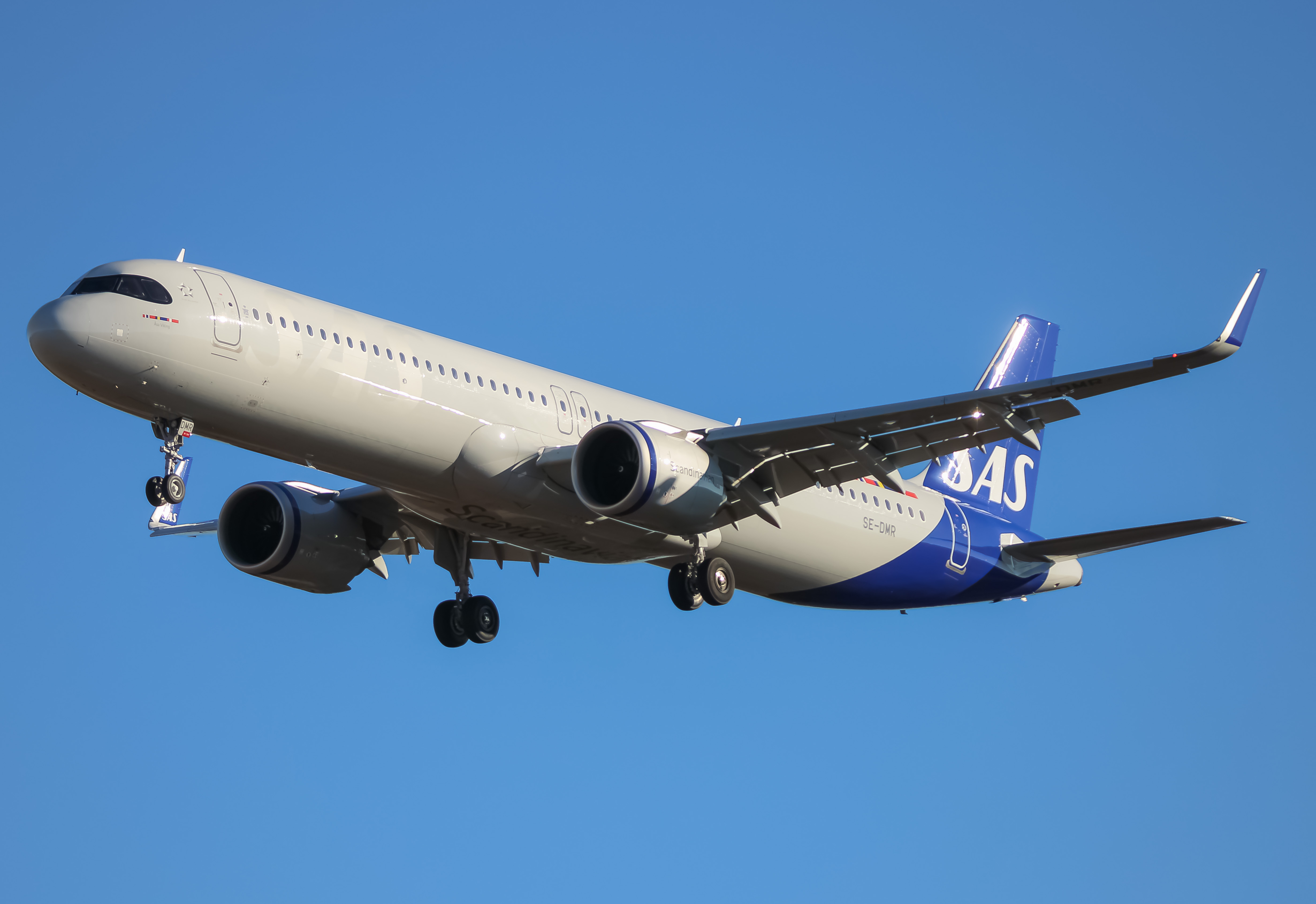 Full size: Scandinavian Airlines Airbus A321LR SE-DMR at Washington Dulles International Airport