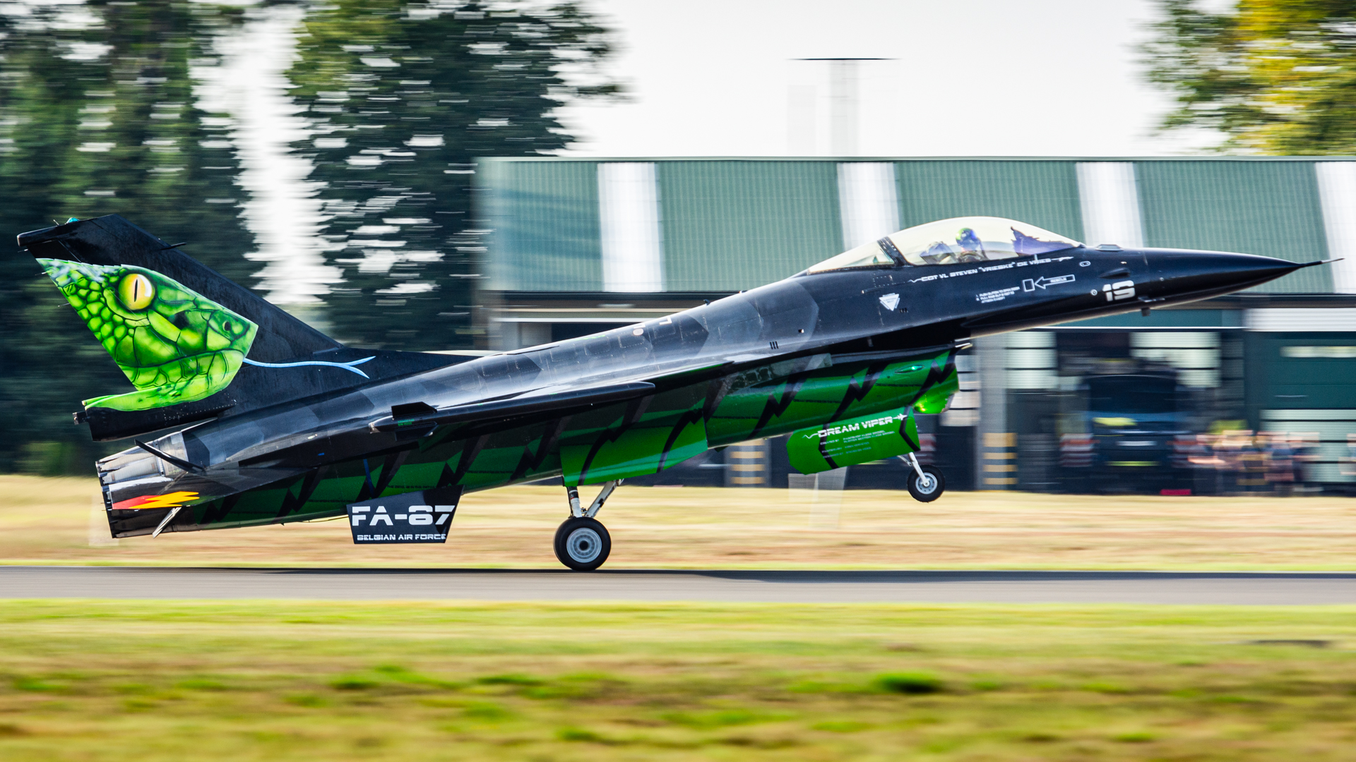 Full size: Belgian Air Force General Dynamics F-16 Fighting Falcon FA-87 at 