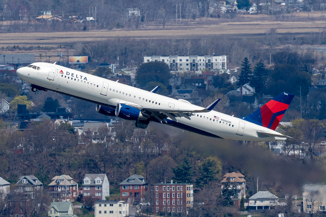 Full size: Delta Airlines Airbus A321-200 N386DN at General Edward Lawrence Logan International Airport