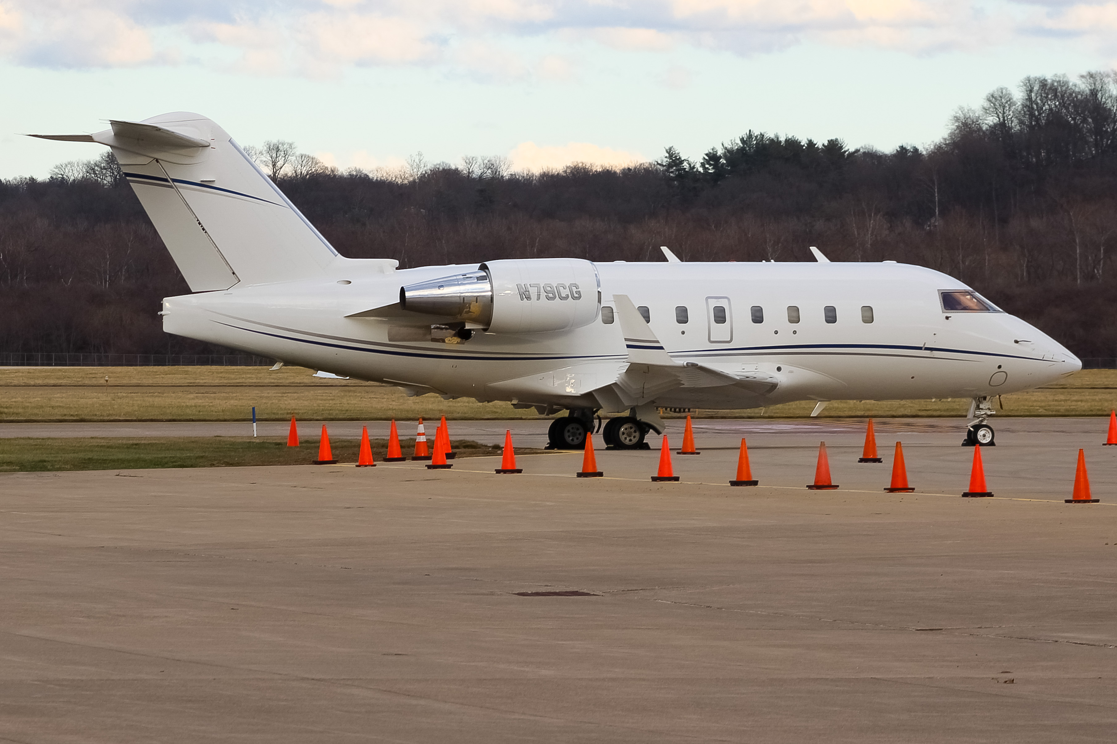 Full size: PRIVATE  Bombardier Challenger 604 N79CG at Cincinnati Municipal Airport/Lunken Field