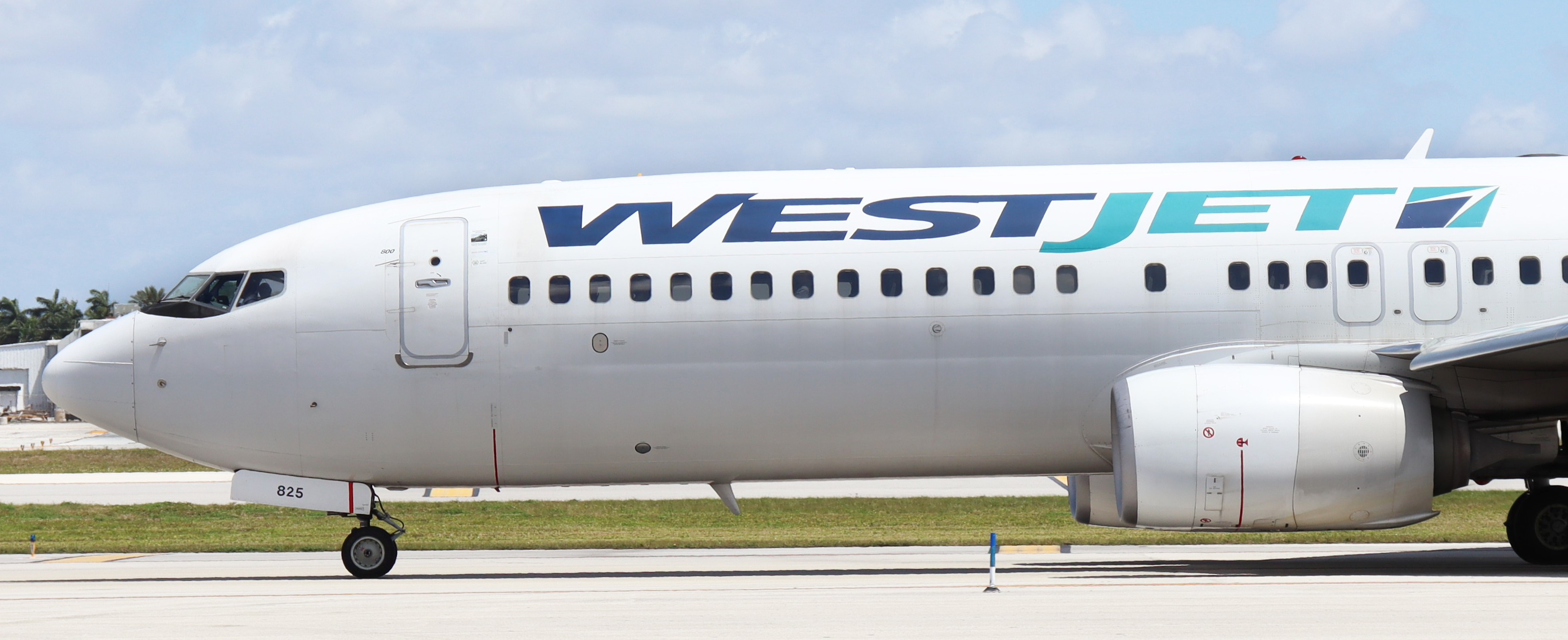Full size: WestJet Boeing 737-800 C-GVWA at Fort Lauderdale/Hollywood International Airport