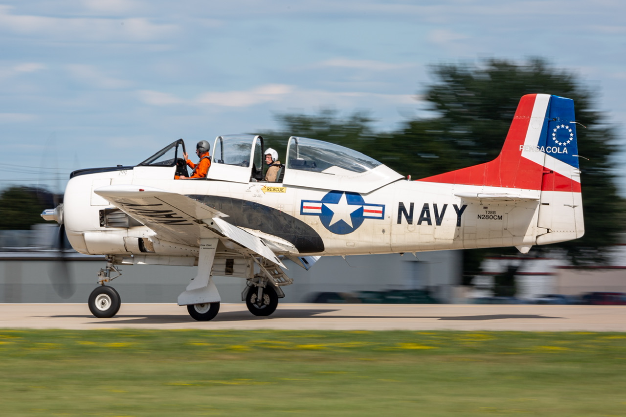 Full size: PRIVATE North American T-28B N280CM at Wittman Regional Airport