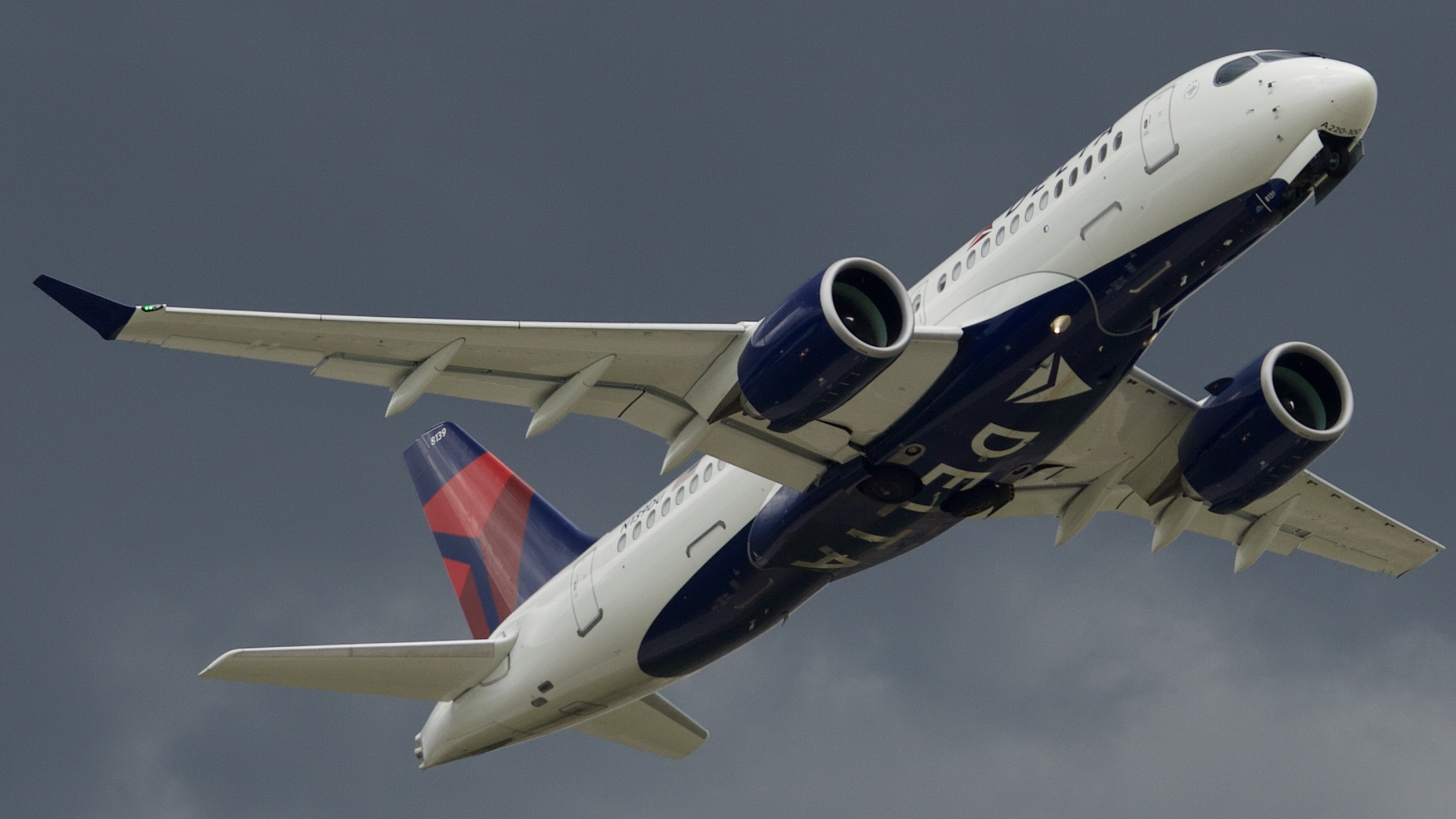 Full size: Delta Airlines Airbus A220-100 N139DU at Houston-George Bush Intercontinental Airport