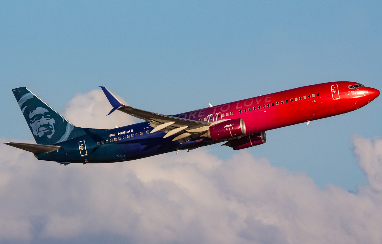 Full size: Alaska Airlines Boeing 737-900ER N493AS at Tampa International Airport