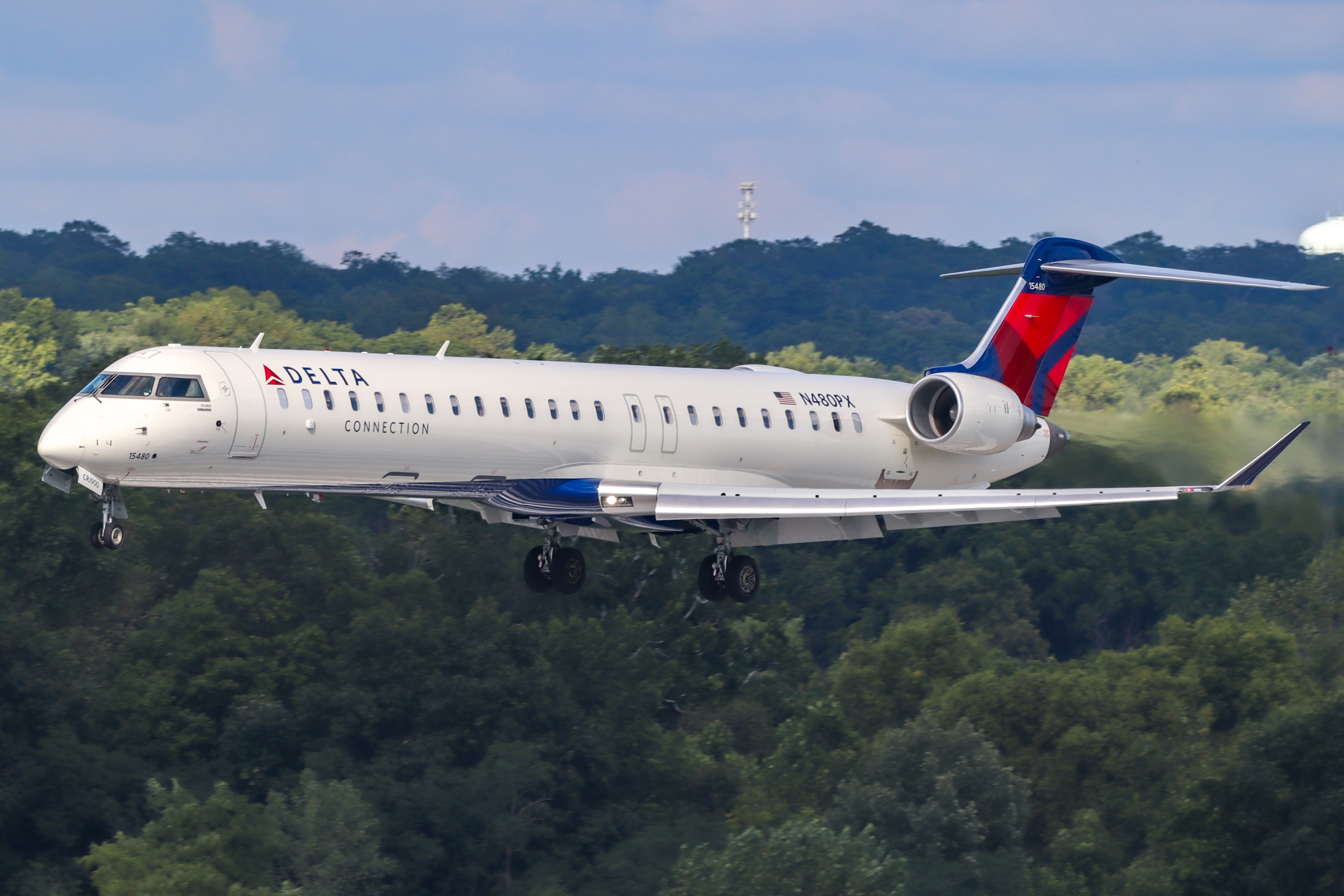 Full size: Delta Connection Mitsubishi CRJ-900 N480PX at John Glenn Columbus International Airport